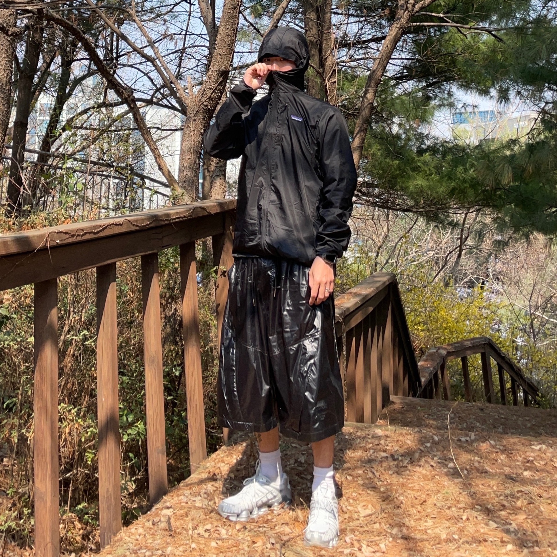 Patagonia Houdini Jacket Black/Black 착용 스타일