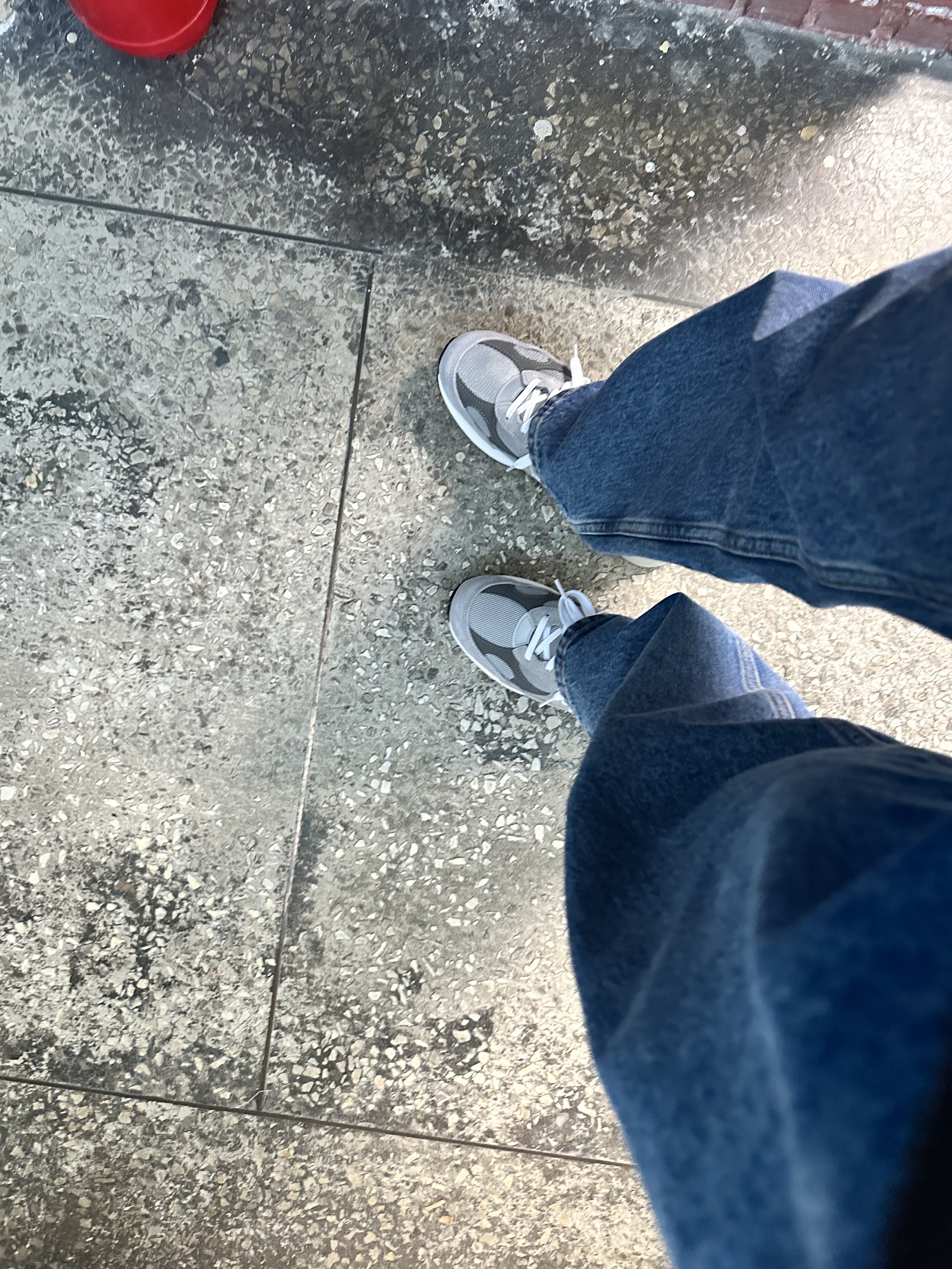 New Balance 992 Made in USA Core Grey Silver Metallic 착용 스타일