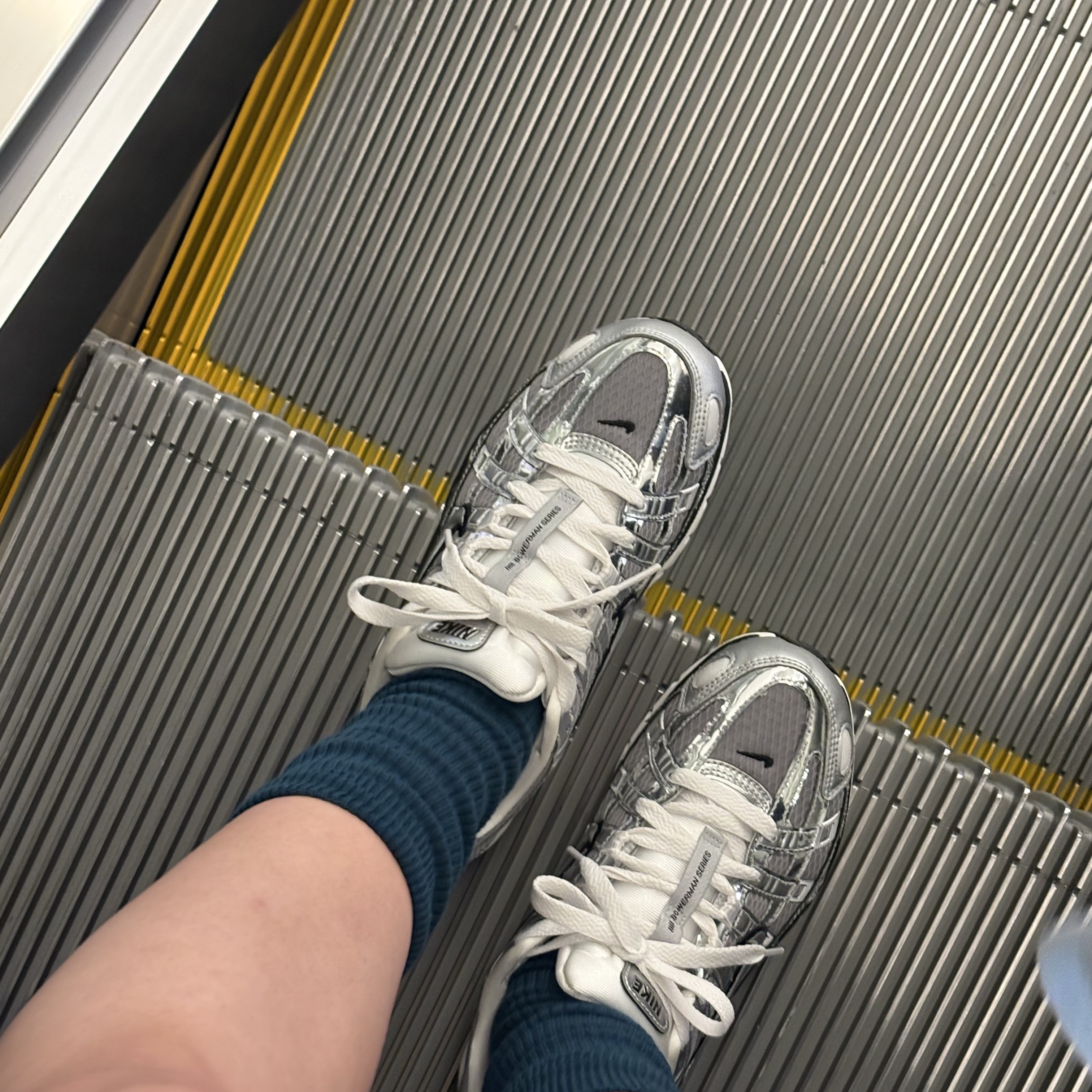Nike P-6000 Metallic Silver 착용 스타일 - 1
