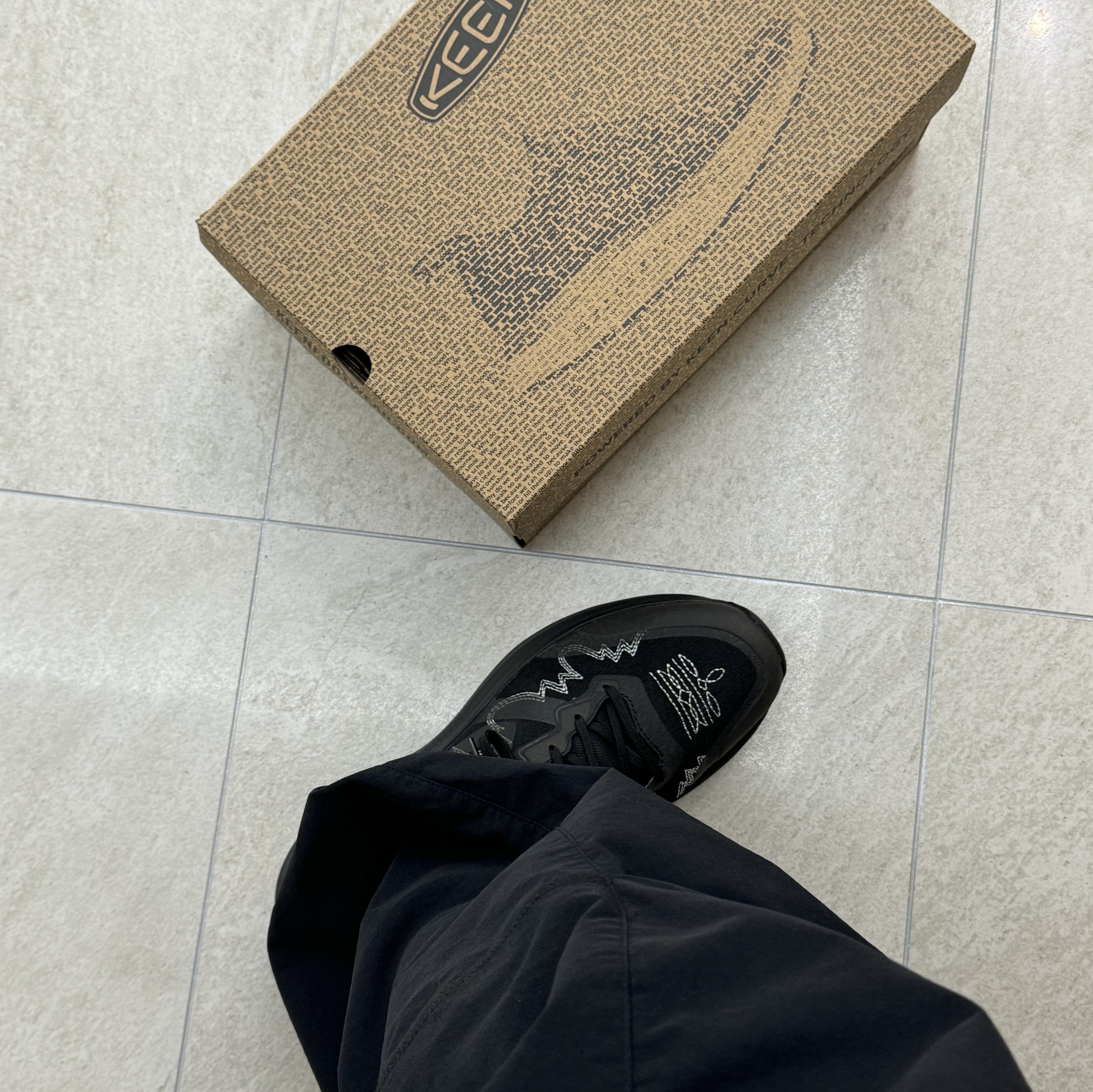 Keen x Engineered Garments WK500 Black 착용 스타일 - 2