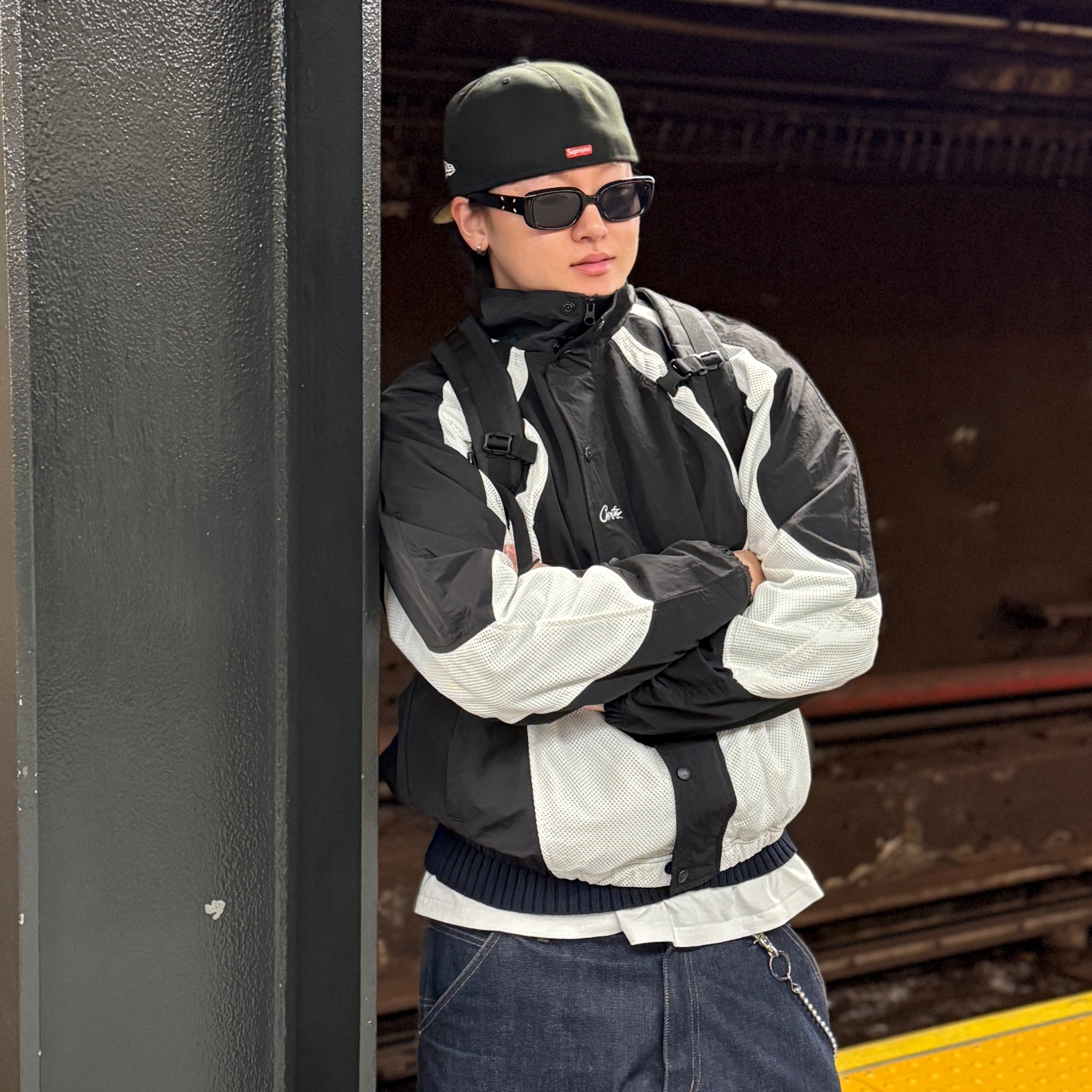Corteiz Vertigo Shuku Jacket Black White, Supreme x New Era Screw Ball S Logo Black - 24FW 착용 스타일 - 1