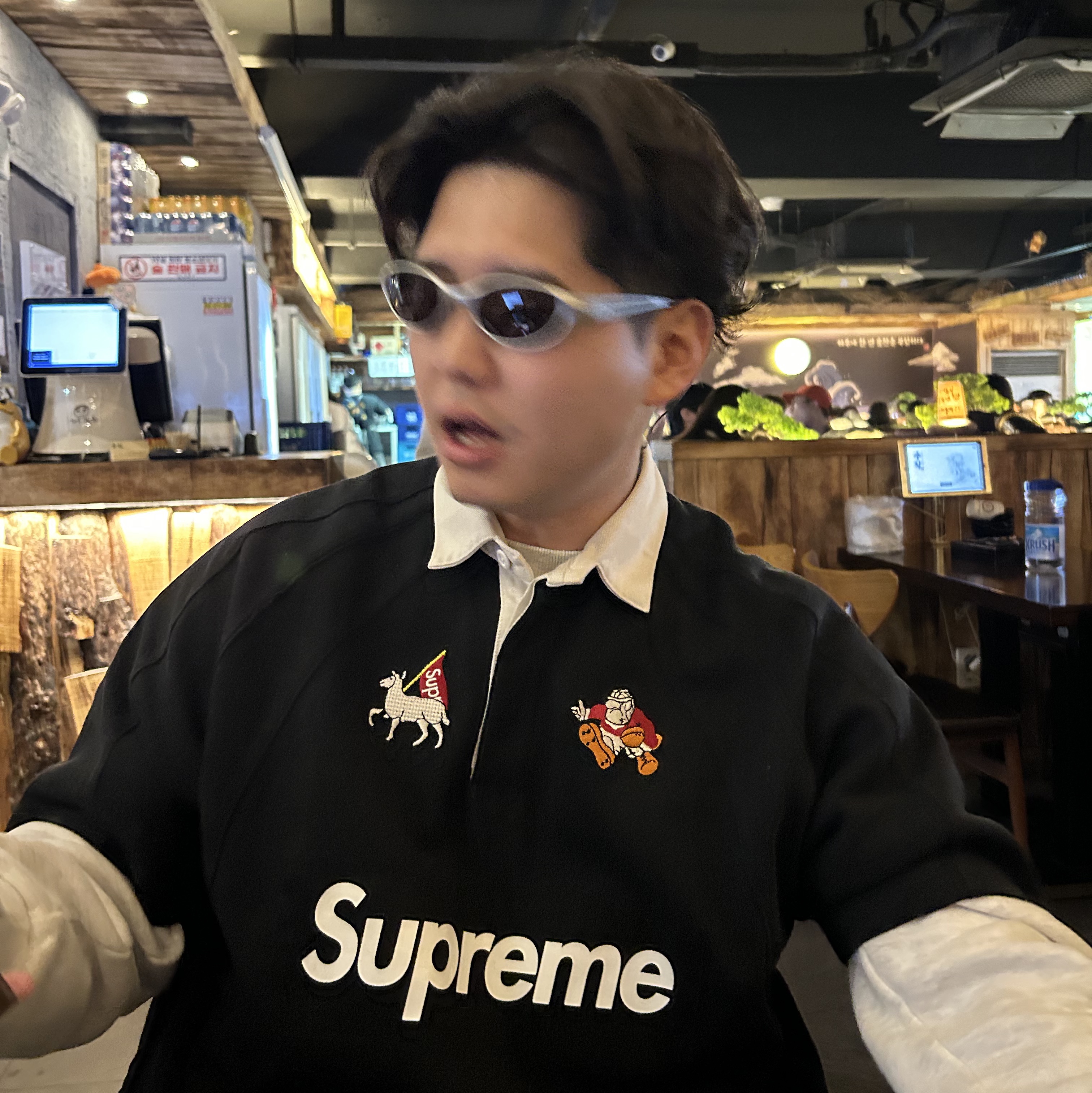 슈프림 숏슬리브 럭비 블랙 - 24SS, 젠틀 몬스터 x 메종 마르지엘라 MM012 클리어 블랙 그라디언트 착용 스타일 - 1