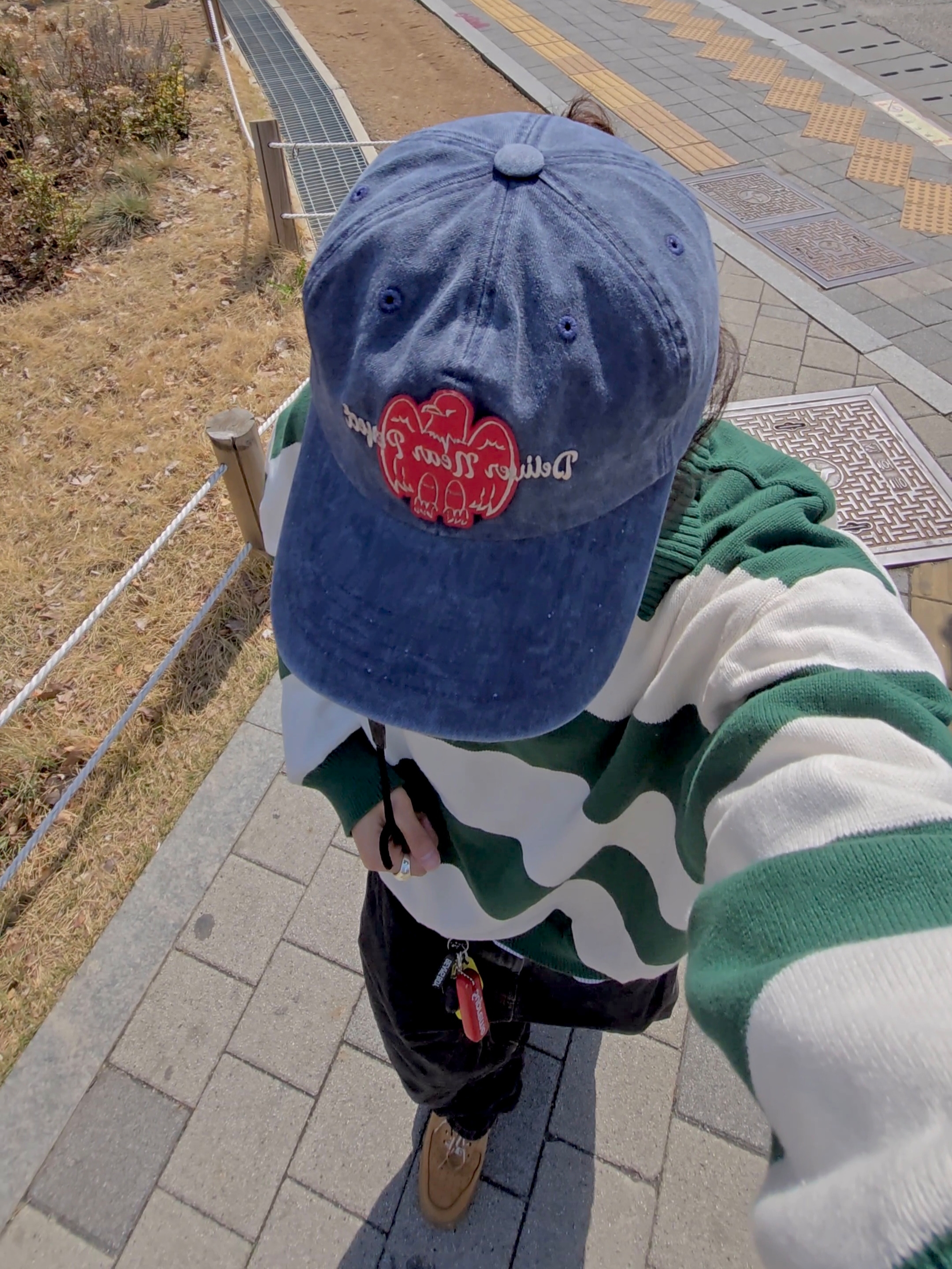 Nike x Supreme Air Force 1 Low Flax, Supreme Floating Keychain Red - 23FW 착용 스타일