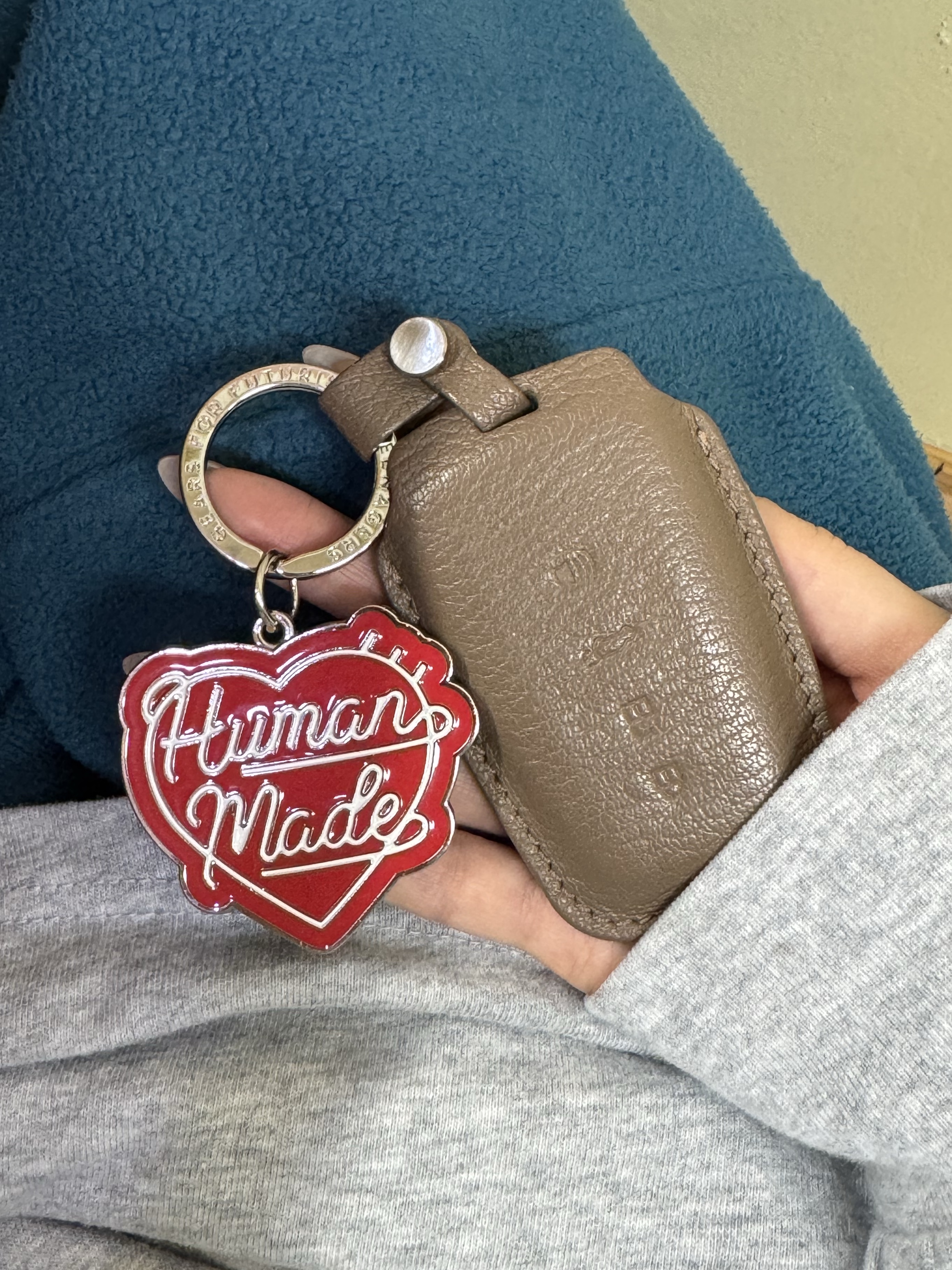 Human Made Heart Keyring Red 착용 스타일