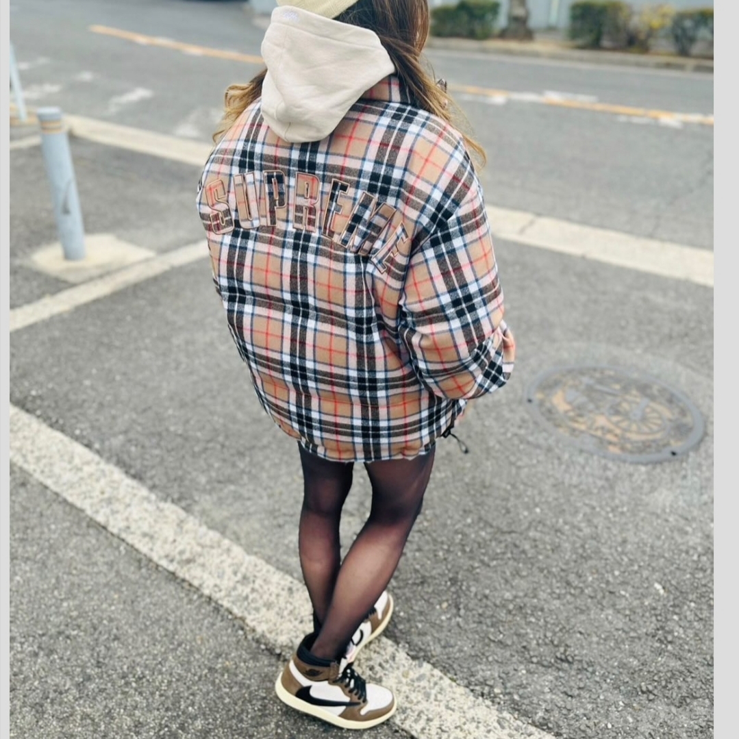 Supreme Box Logo Hooded Sweatshirt Stone - 24FW 착용 스타일 - 3