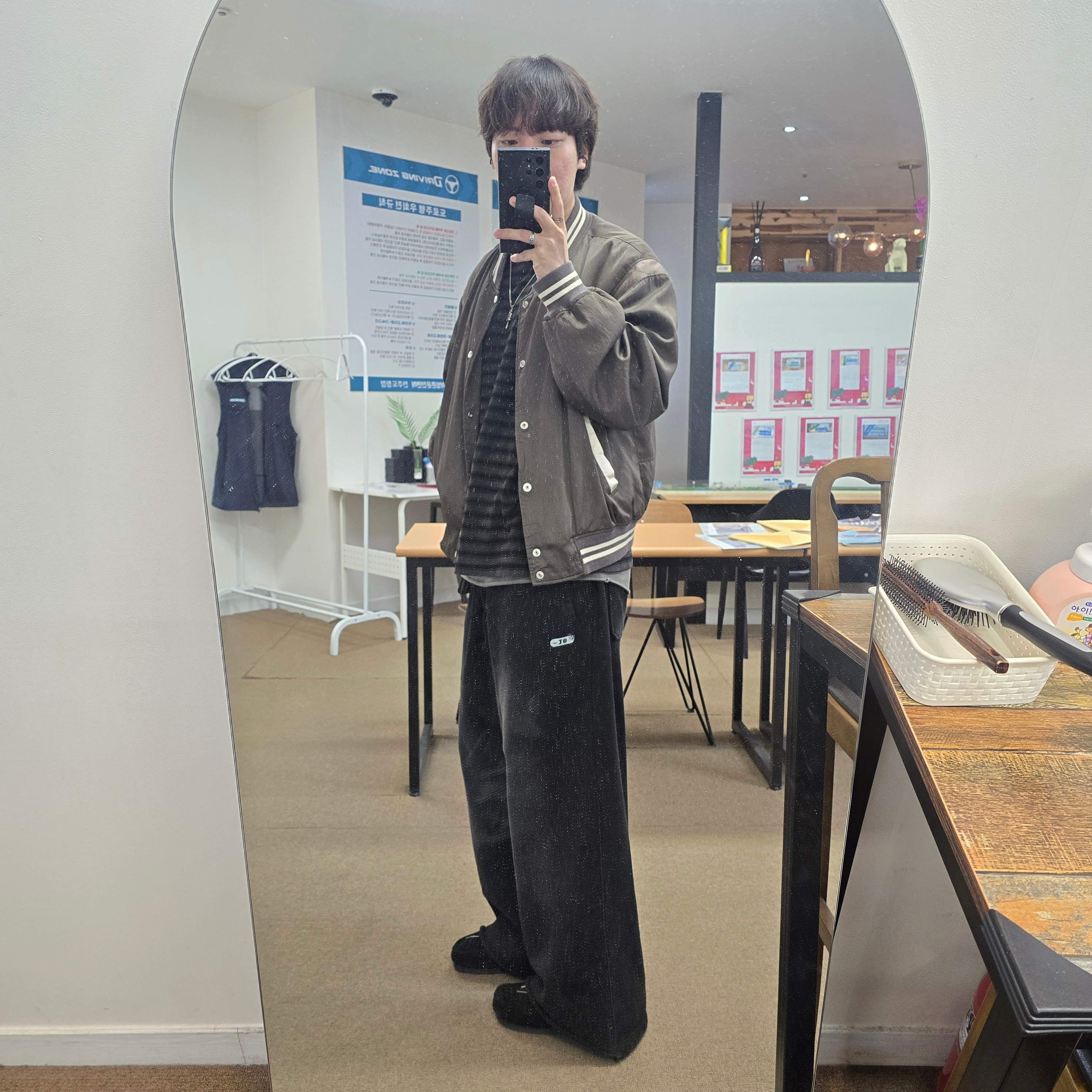 Polyteru x HANK Rayon Varsity Olive - 24SS, Polyteru Human Index Human Sleeveless Gray Beige 착용 스타일