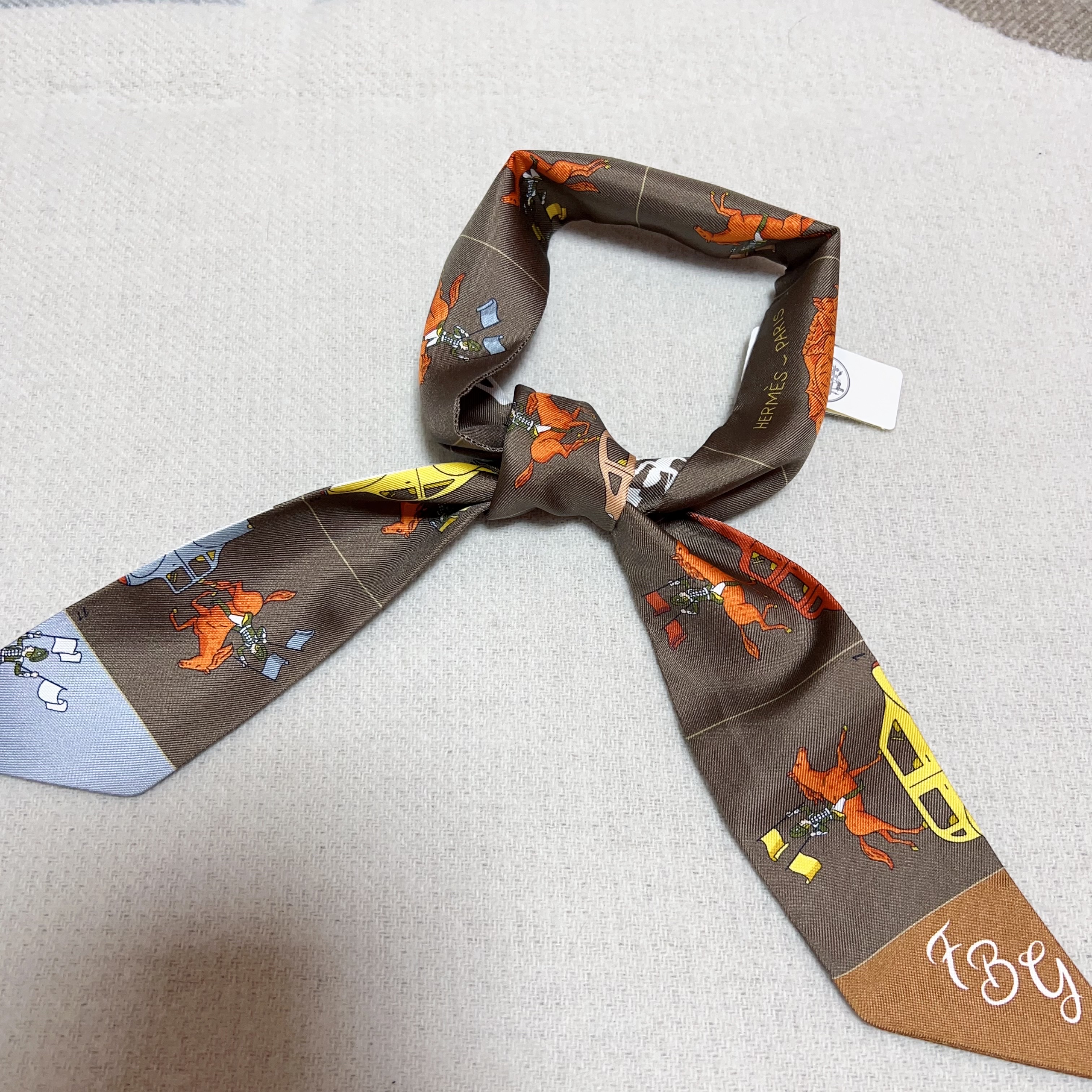(W) Hermes Parade Twilly Marron Gris Orange 착용 스타일