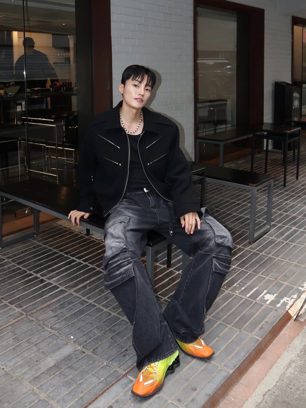 BLR Curved Quad Cargo Washing Denim Pants Black 착용 스타일 - 2