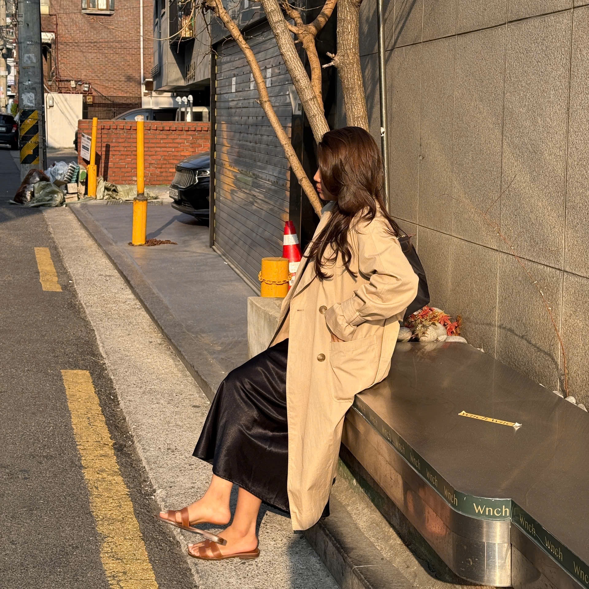 (W) Hermes Oran Sandal Calfskin & Gold Piqures Ecrues, Longchamp Le Pliage Original Tote Bag M Black 착용 스타일 - 1