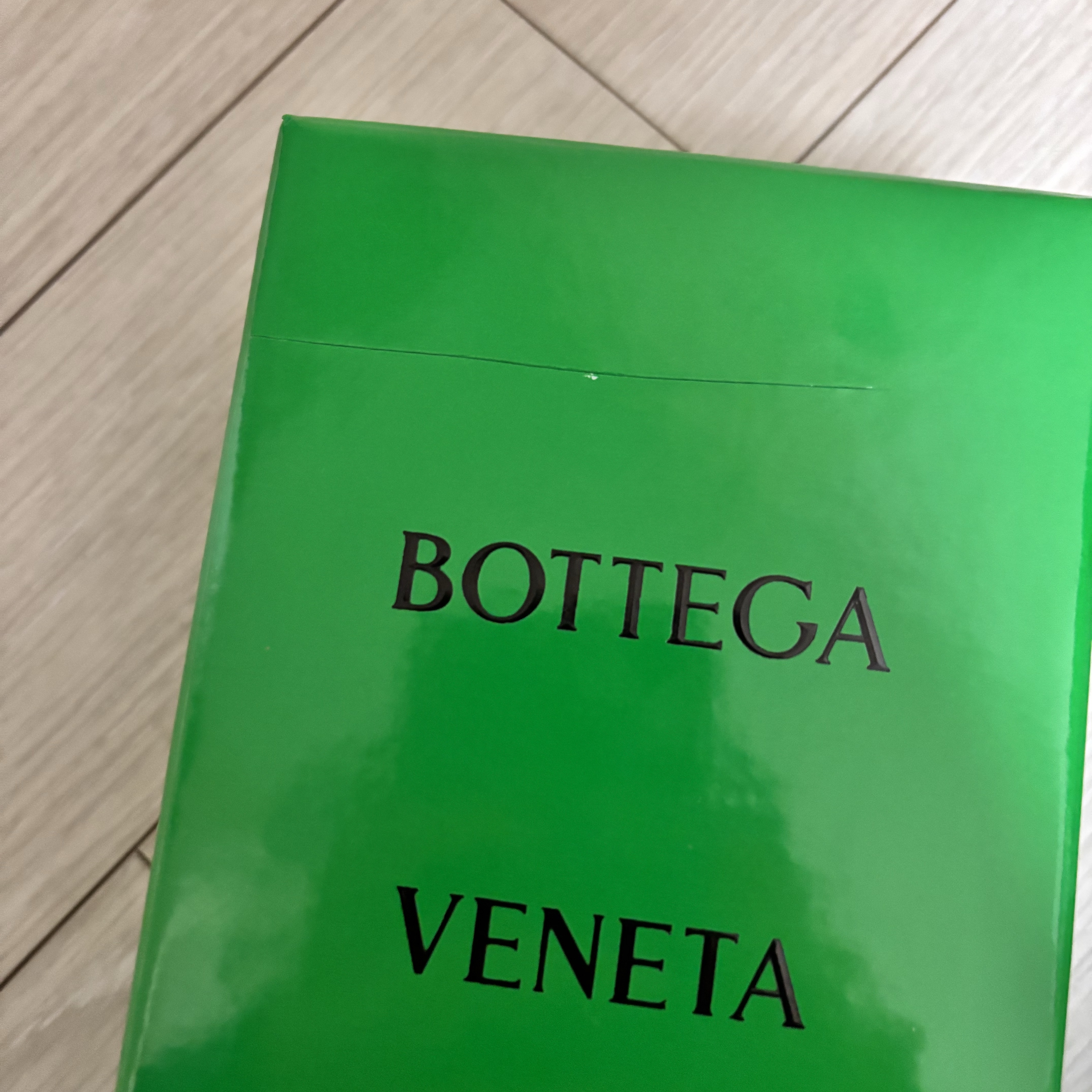Bottega Veneta Credit Card Case Calfskin Black 착용 스타일 - 1