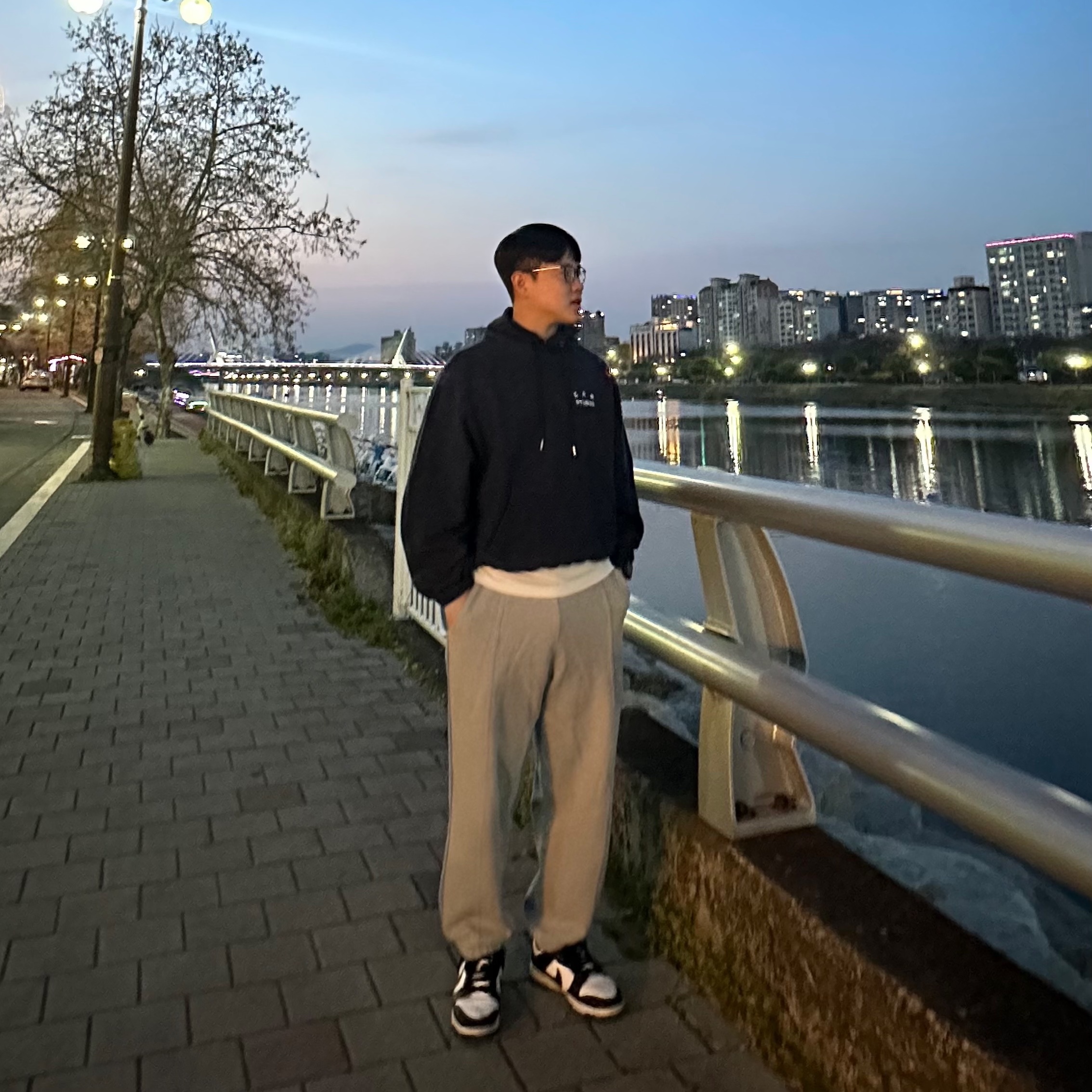 IAB Studio Herringbone Hoodie Navy White, Nike Dunk Low Retro Black 착용 스타일