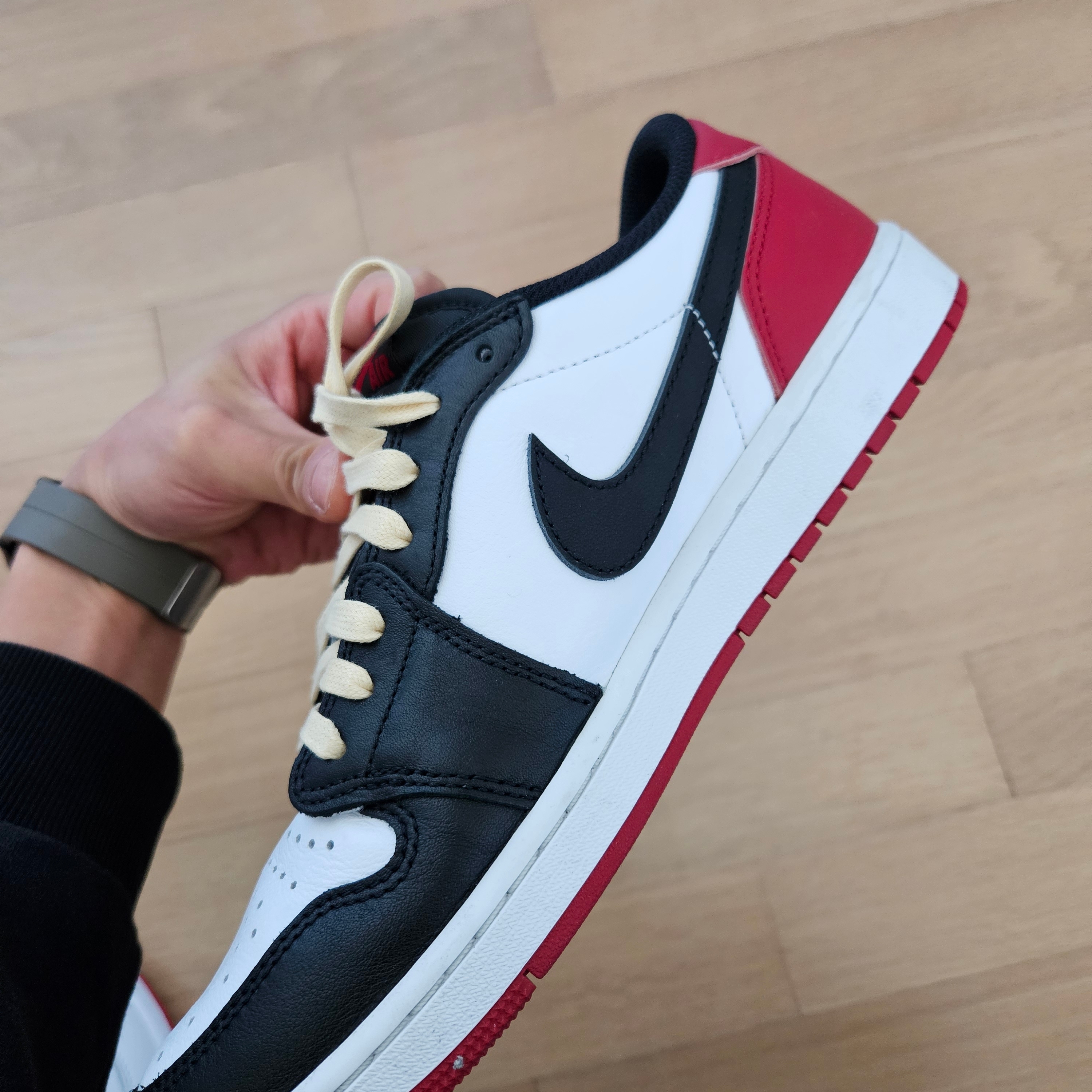 Jordan 1 Retro Low OG Black Toe 착용 스타일 - 1