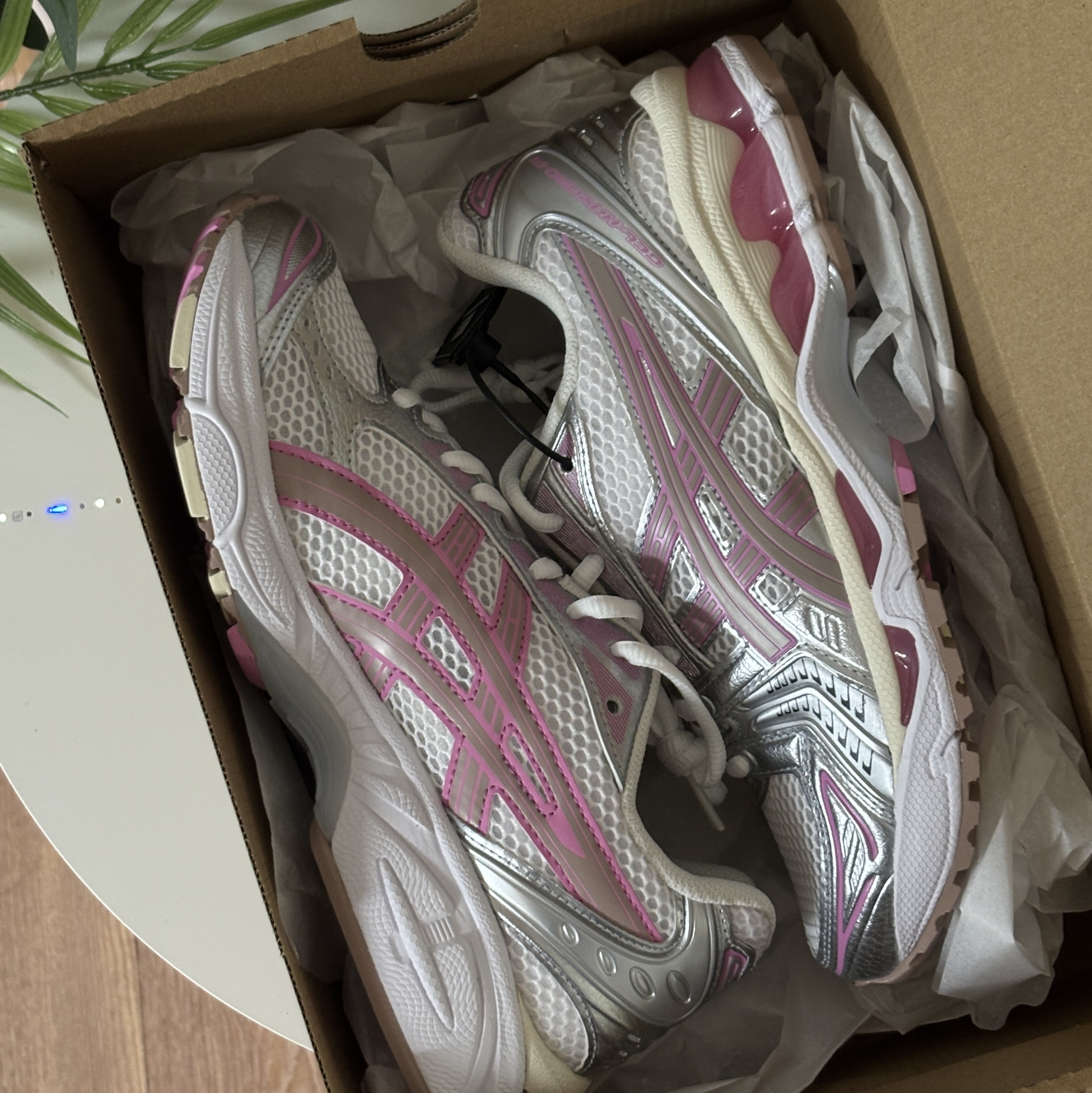 Asics Unlimited Gel-Kayano 14 White Fawn 착용 스타일 - 1