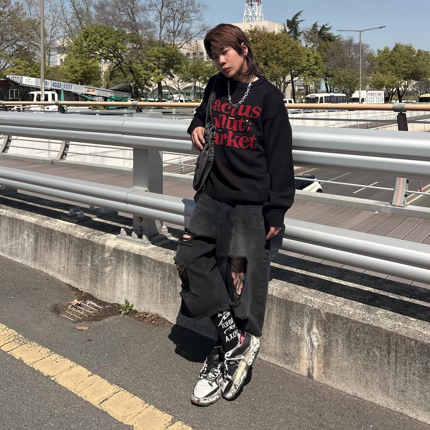 Maison Margiela Fusion Low Top Sneakers Black White Red 착용 스타일 - 2