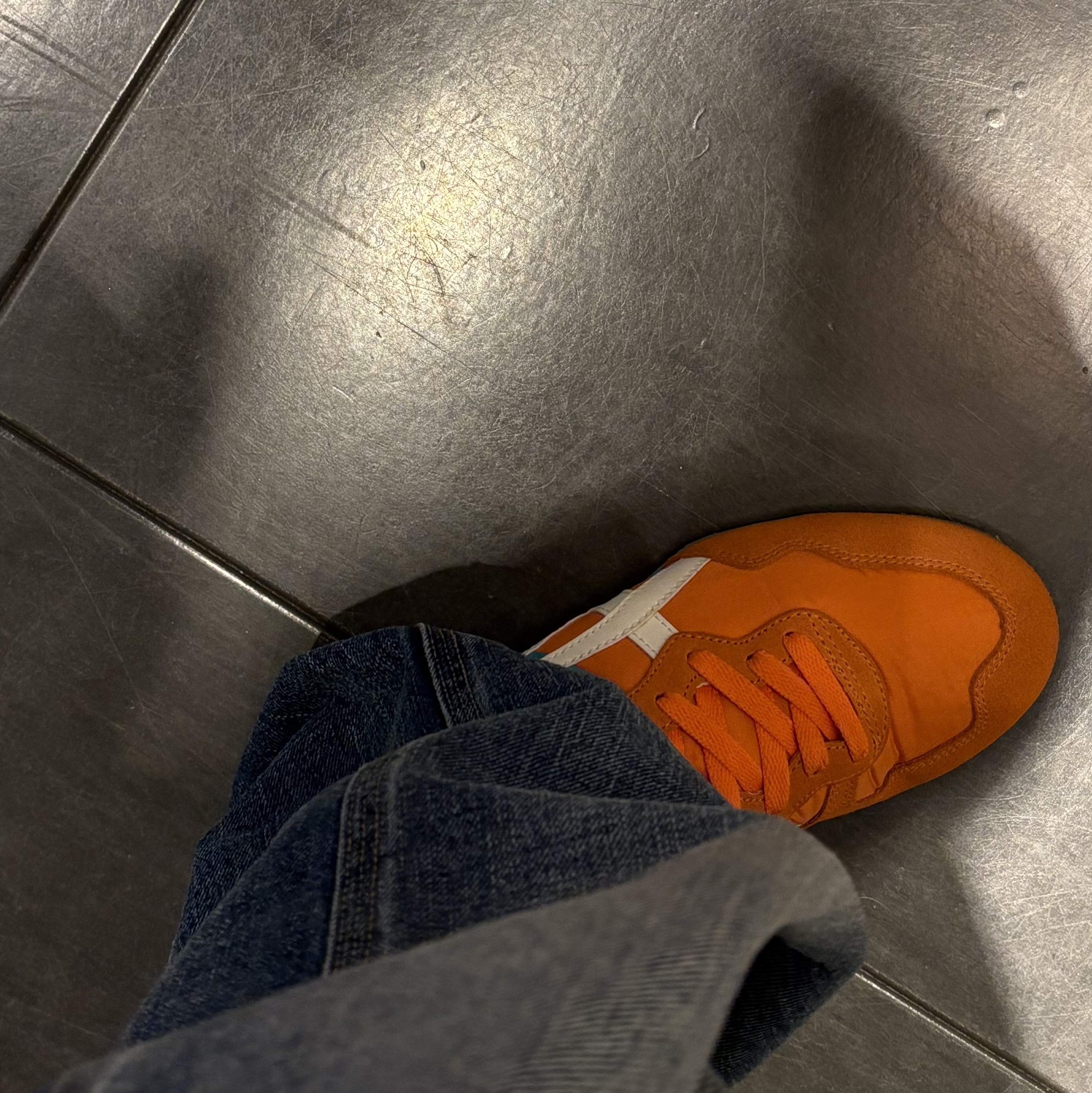 Onitsuka Tiger Mexico 66 Slip-On Rust Orange Cream 착용 스타일