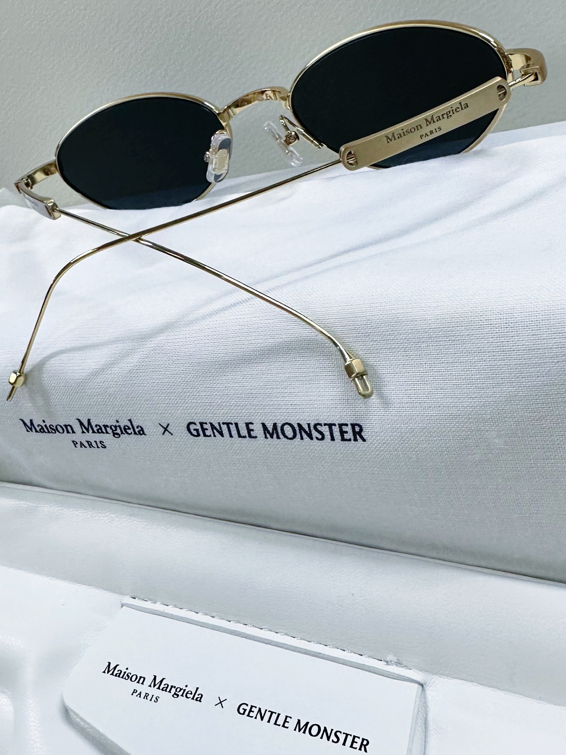 Gentle Monster x Maison Margiela MM216 Gold Gray 착용 스타일