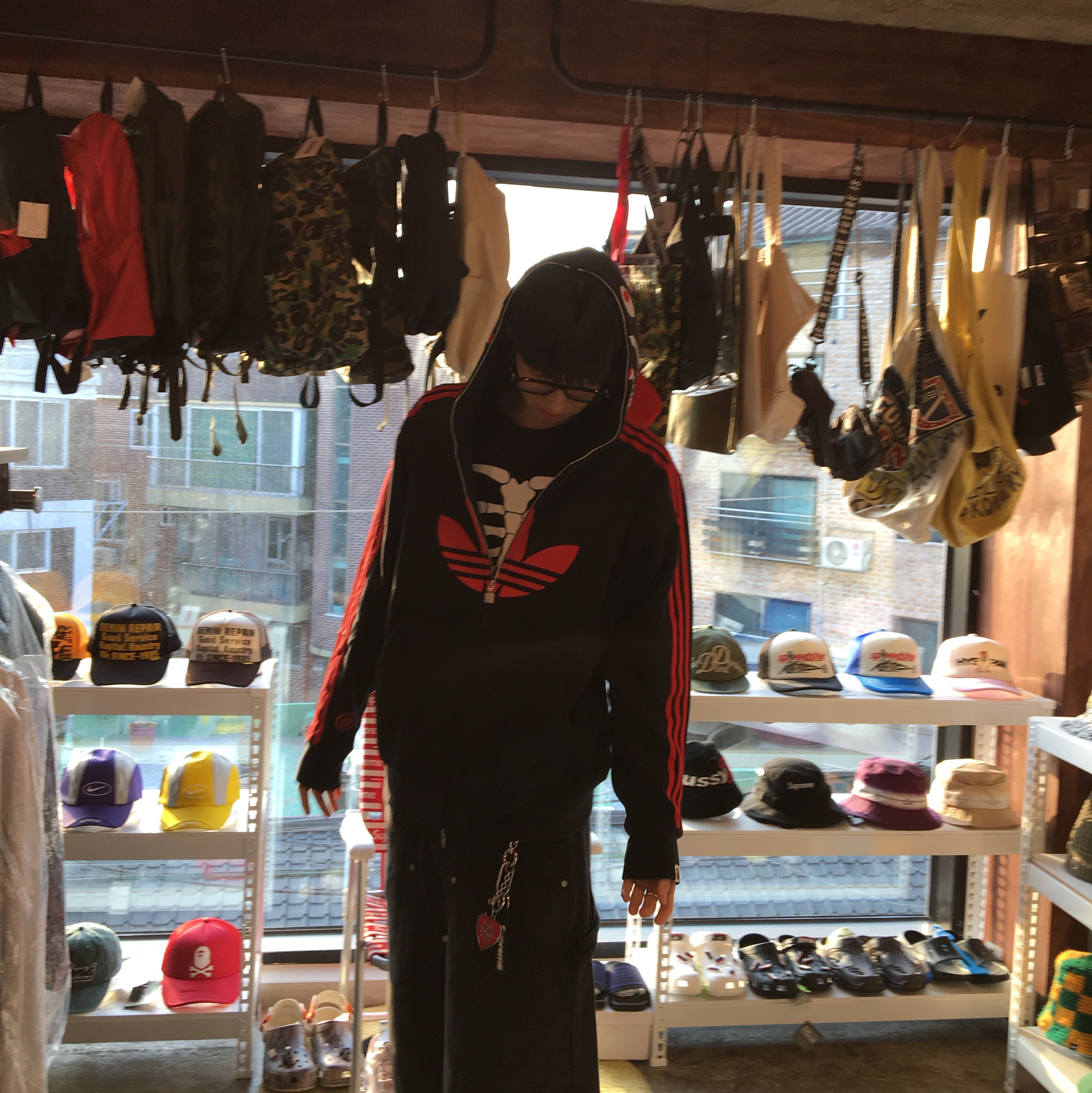 Adidas x BAPE Ultimate Shark Hoodie Black - US Sizing, Supreme Hanes Bones Thermal Crew Black (1 Pack) 착용 스타일 - 1