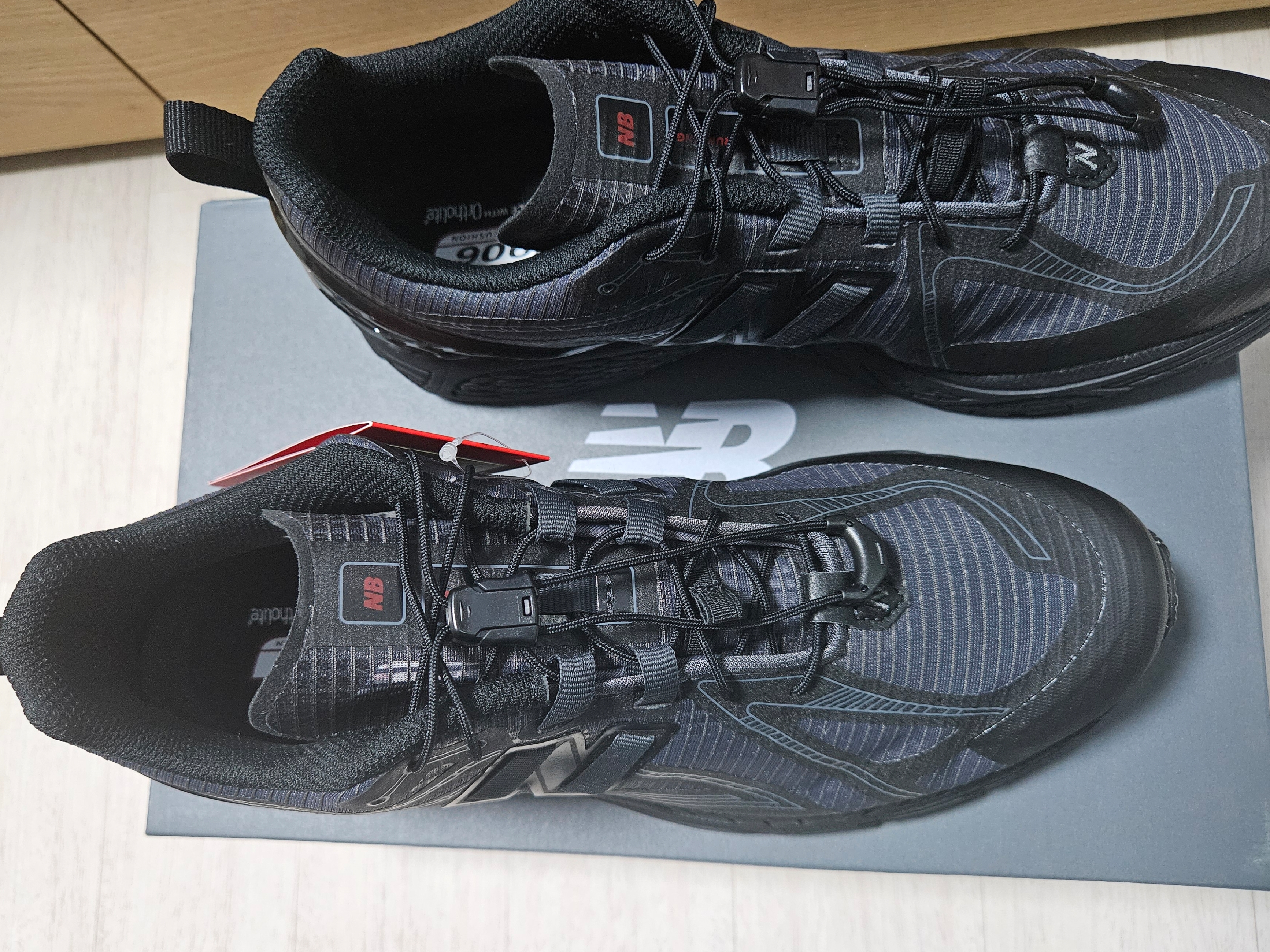New Balance 1906R Black Magnet 착용 스타일 - 2