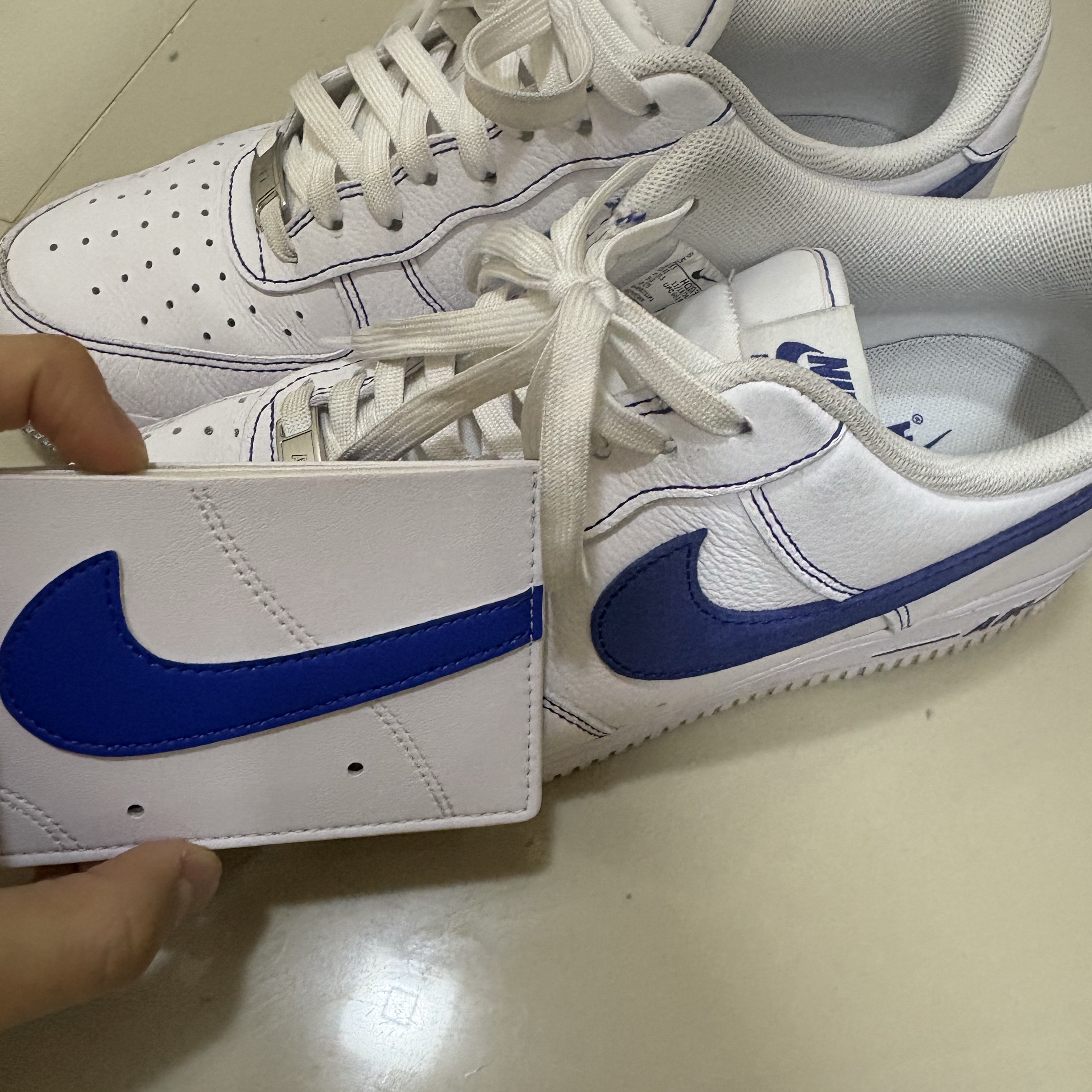 Nike Icon Air Force 1 Card Wallet White, Nike Air Force 1 '07 LV8 White Deep Royal Blue 착용 스타일