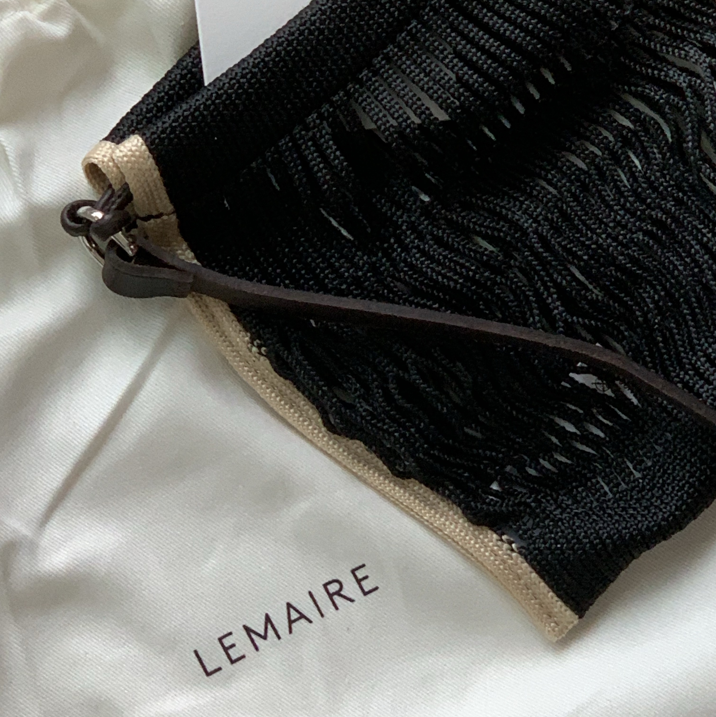 Lemaire Nylon Net Mini Crossbody Filt Net Bag Black 착용 스타일