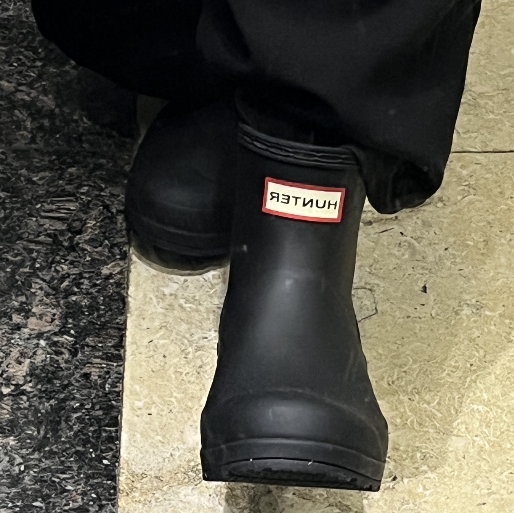 (W) Hunter Play Short Rain Boots Black 착용 스타일