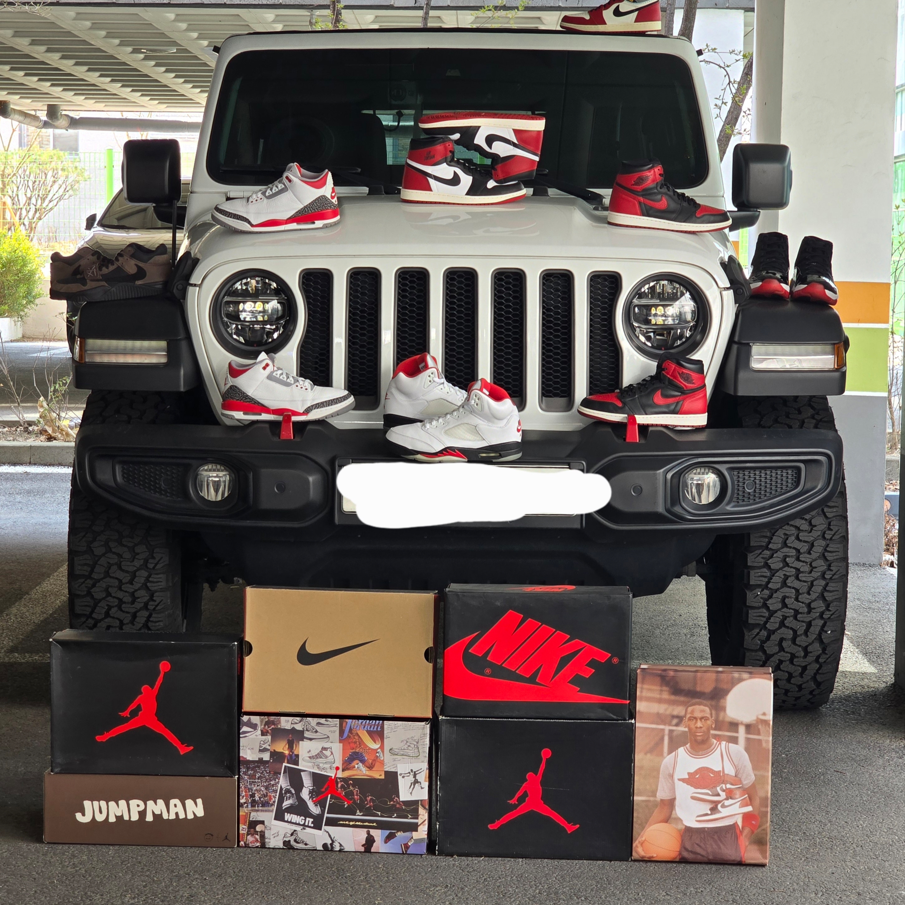 Jordan 1 x Union Retro High OG Chicago Shadow, Jordan x Travis Scott Jumpman Jack TR Black and Dark Mocha 착용 스타일