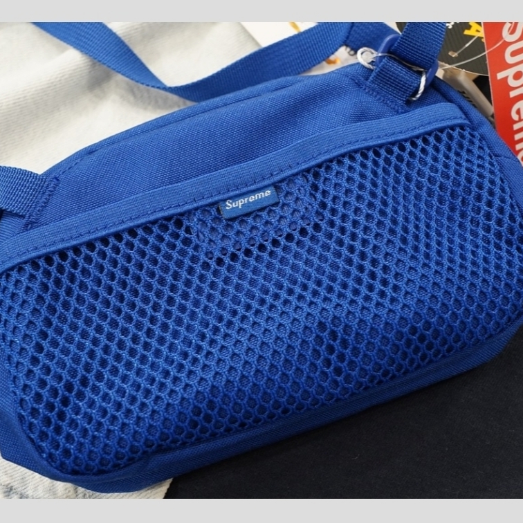 Supreme Mini Side Bag Blue - 24FW 착용 스타일 - 2