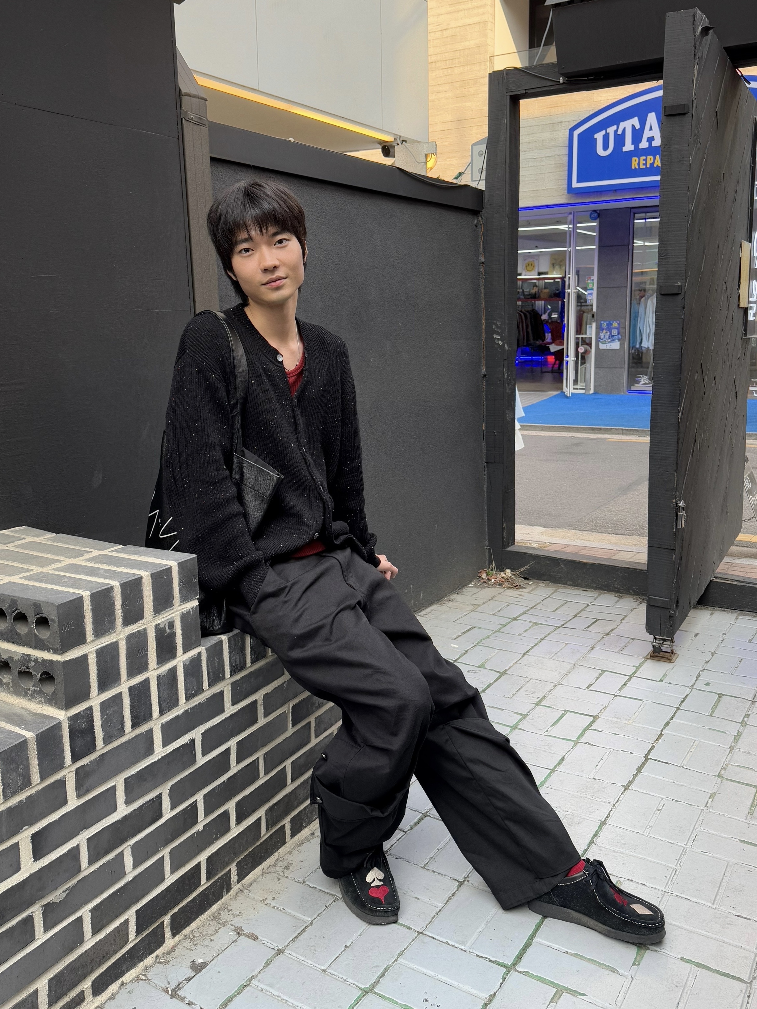 Clarks x Stussy Wallabee Black Suede 착용 스타일 - 2