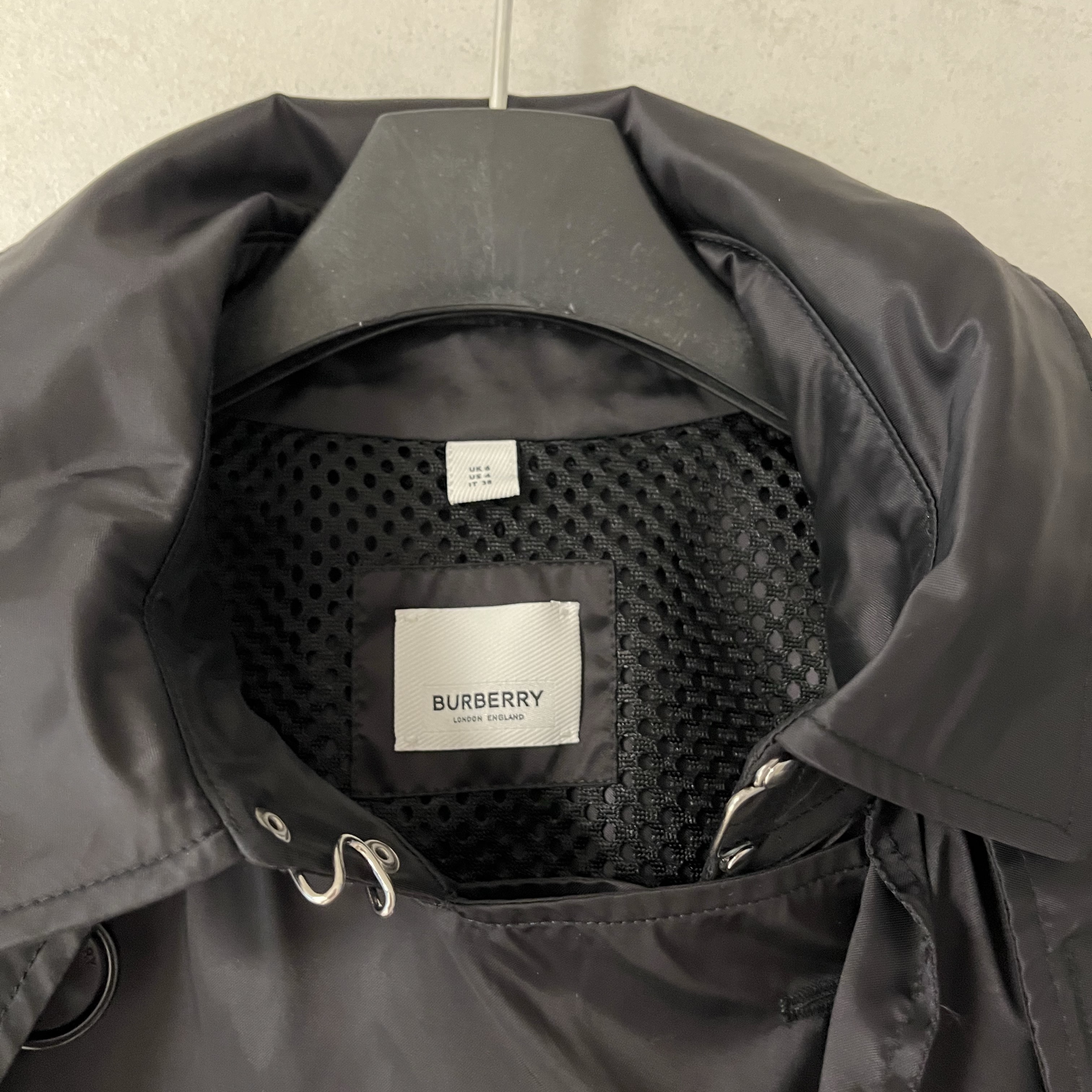 (W) Burberry Detachable Hood Teffeta Kensington Trench Coat Black 착용 스타일 - 9