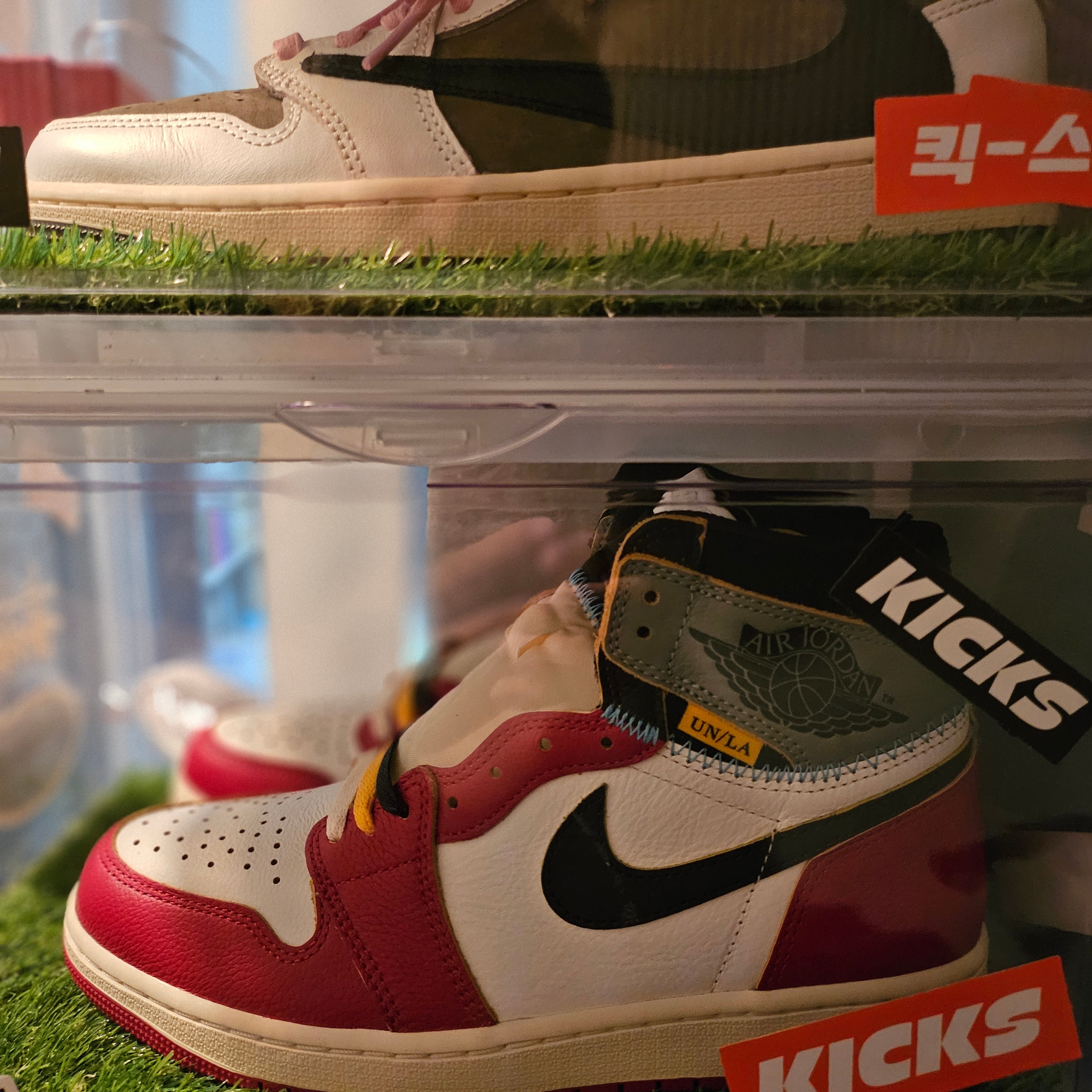 Jordan 1 x Union Retro High OG Chicago Shadow, Jordan 1 x Travis Scott Retro Low OG SP Reverse Olive 착용 스타일
