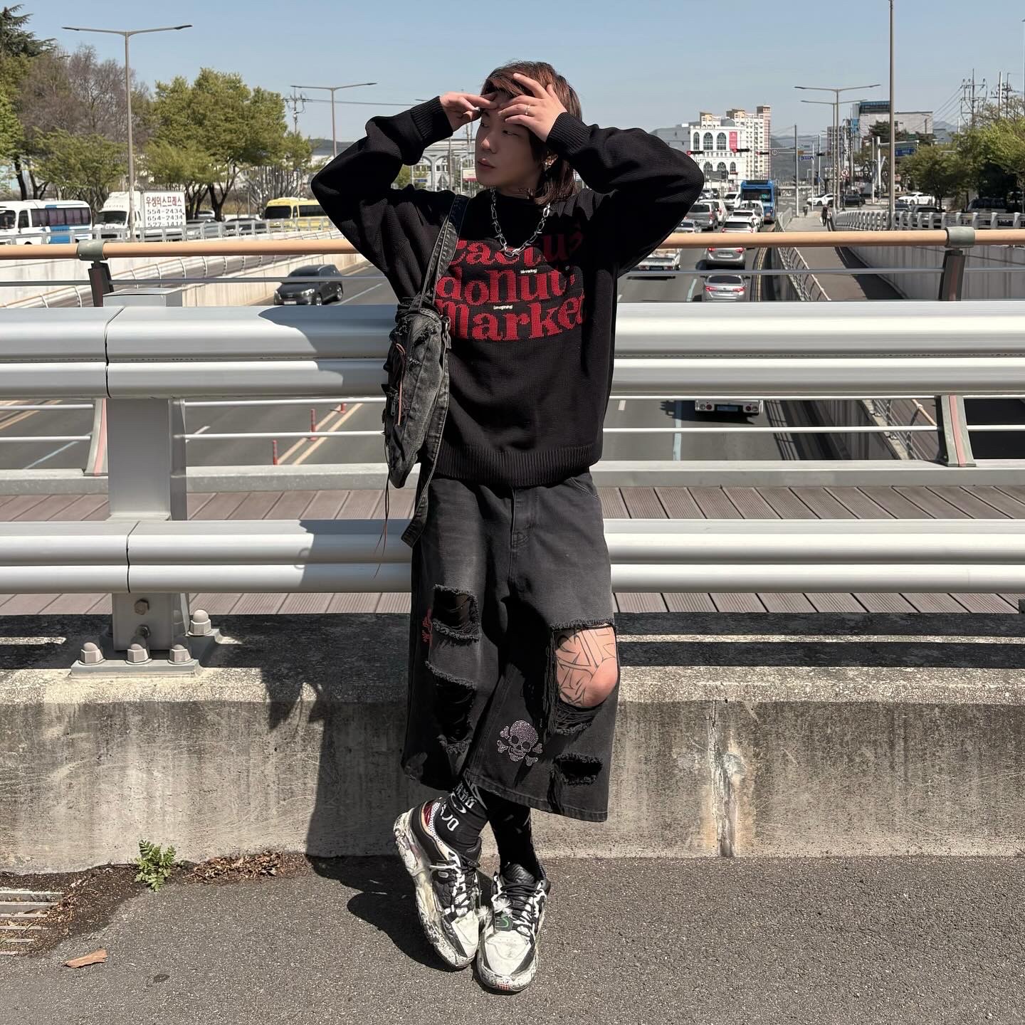 Maison Margiela Fusion Low Top Sneakers Black White Red 착용 스타일 - 1