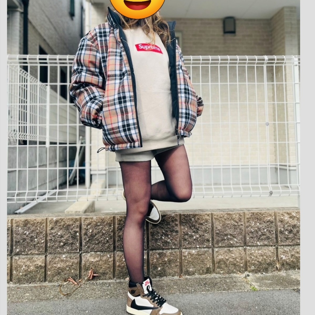Supreme Box Logo Hooded Sweatshirt Stone - 24FW 착용 스타일 - 1