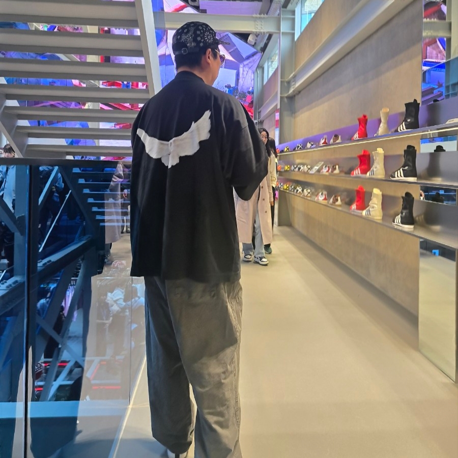 이지 갭 엔지니어드 바이 발렌시아가 도브 3/4 슬리브 티셔츠 블랙, 슈프림 반다나 캠프캡 블랙 - 21SS 착용 스타일 - 2