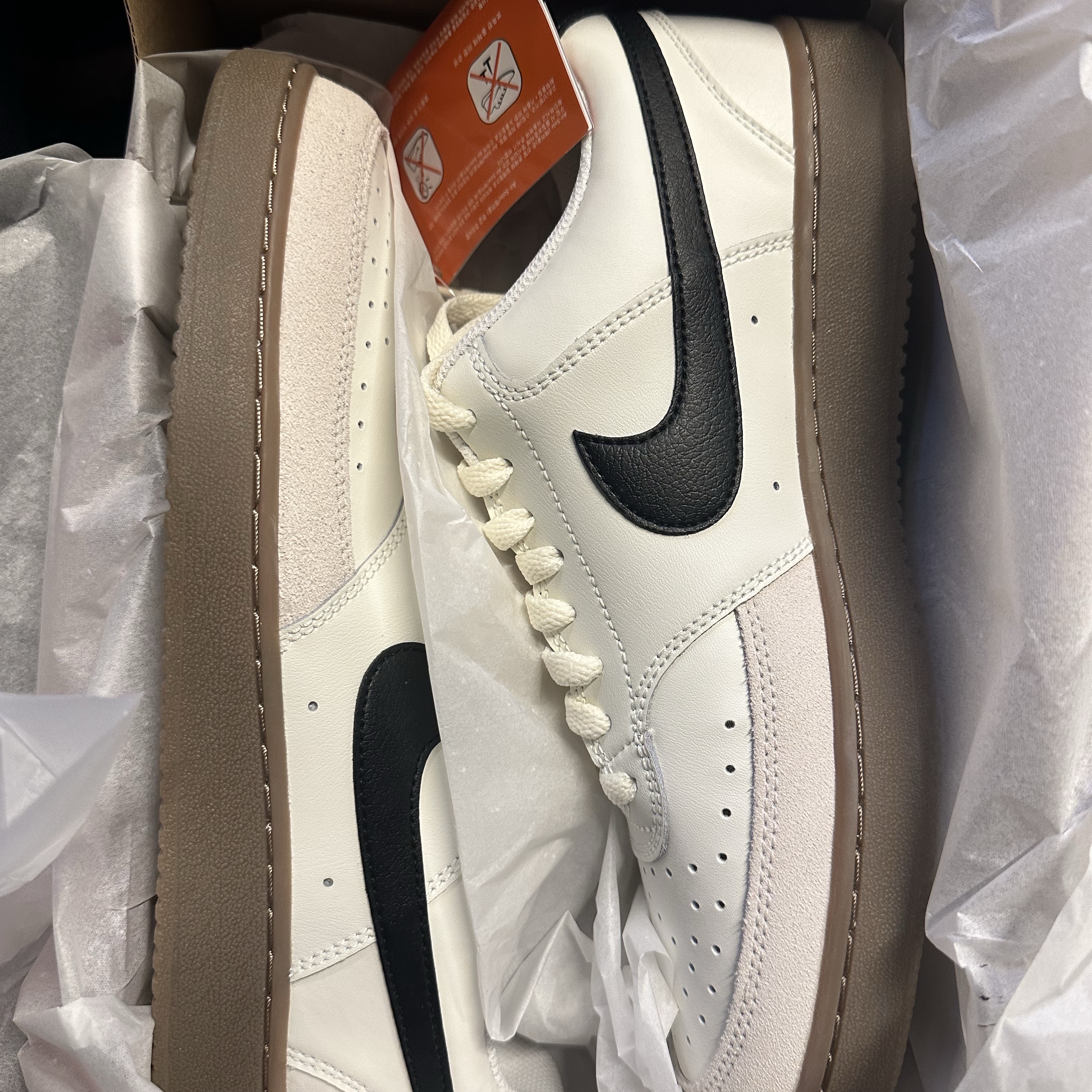 Nike Court Vision Low Sail Light Orewood Brown 착용 스타일
