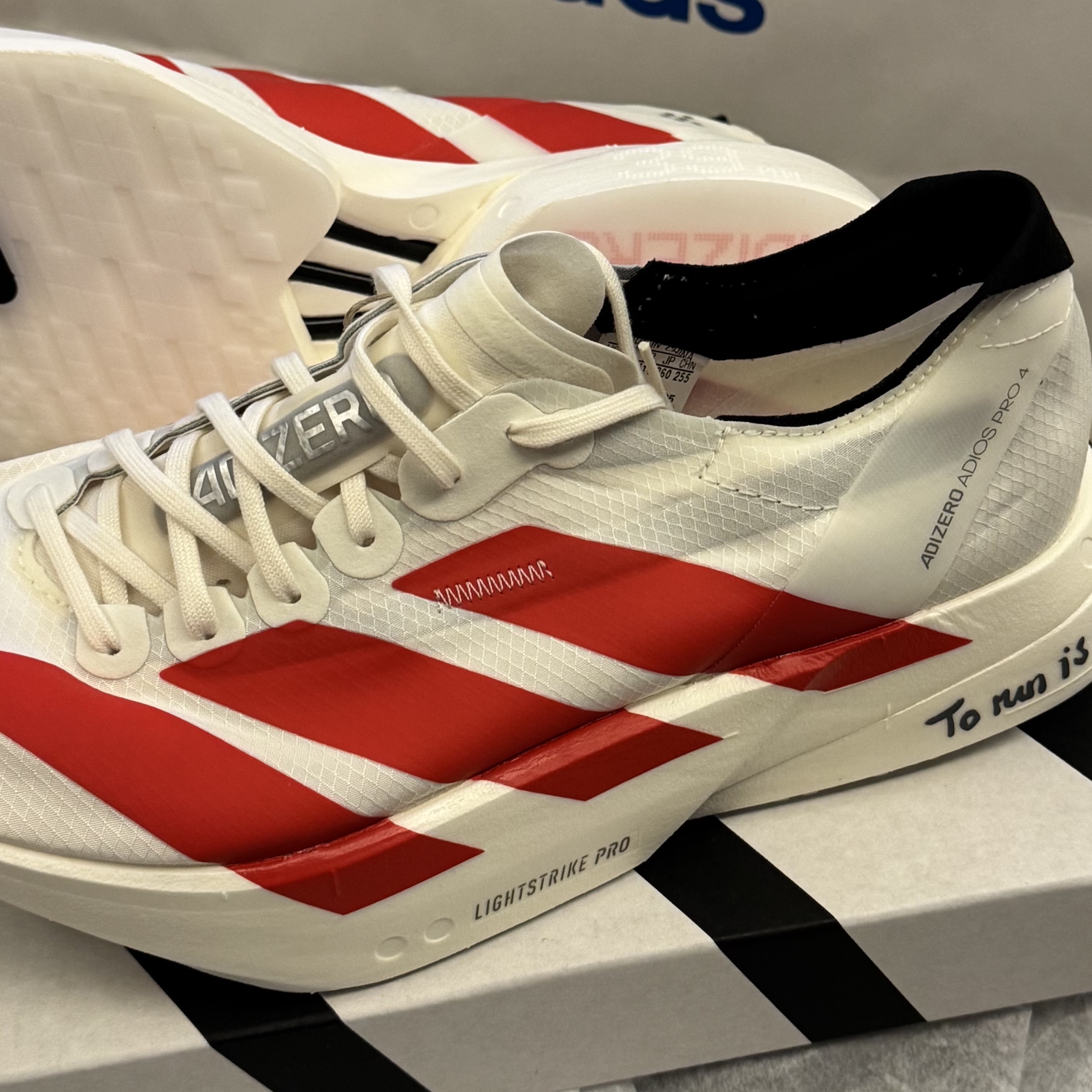 Adidas Adizero Adios Pro 4 Off White Better Scarlet 착용 스타일 - 2