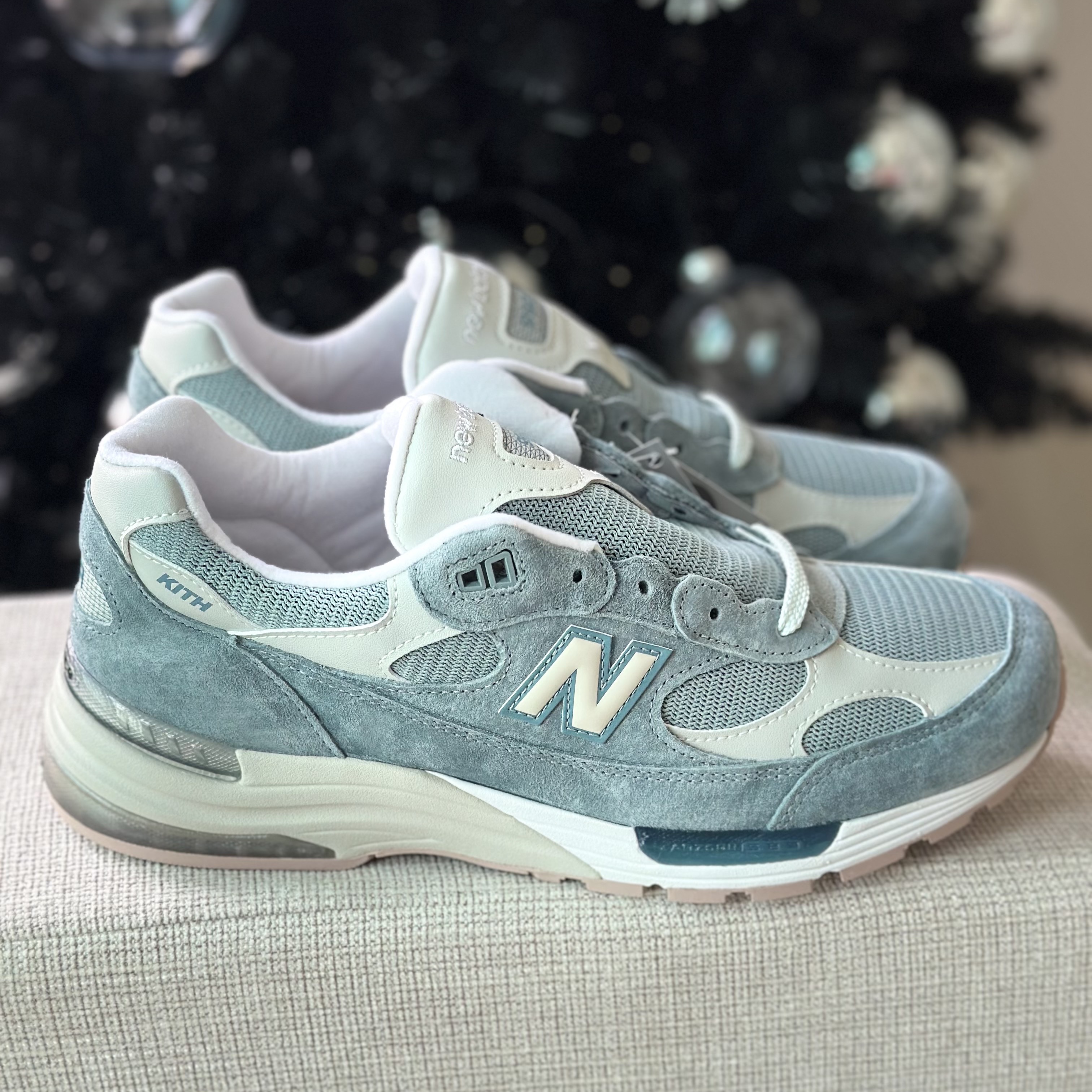 New Balance x Kith 992 Made in USA Aegean Blue Oyster 착용 스타일 - 1