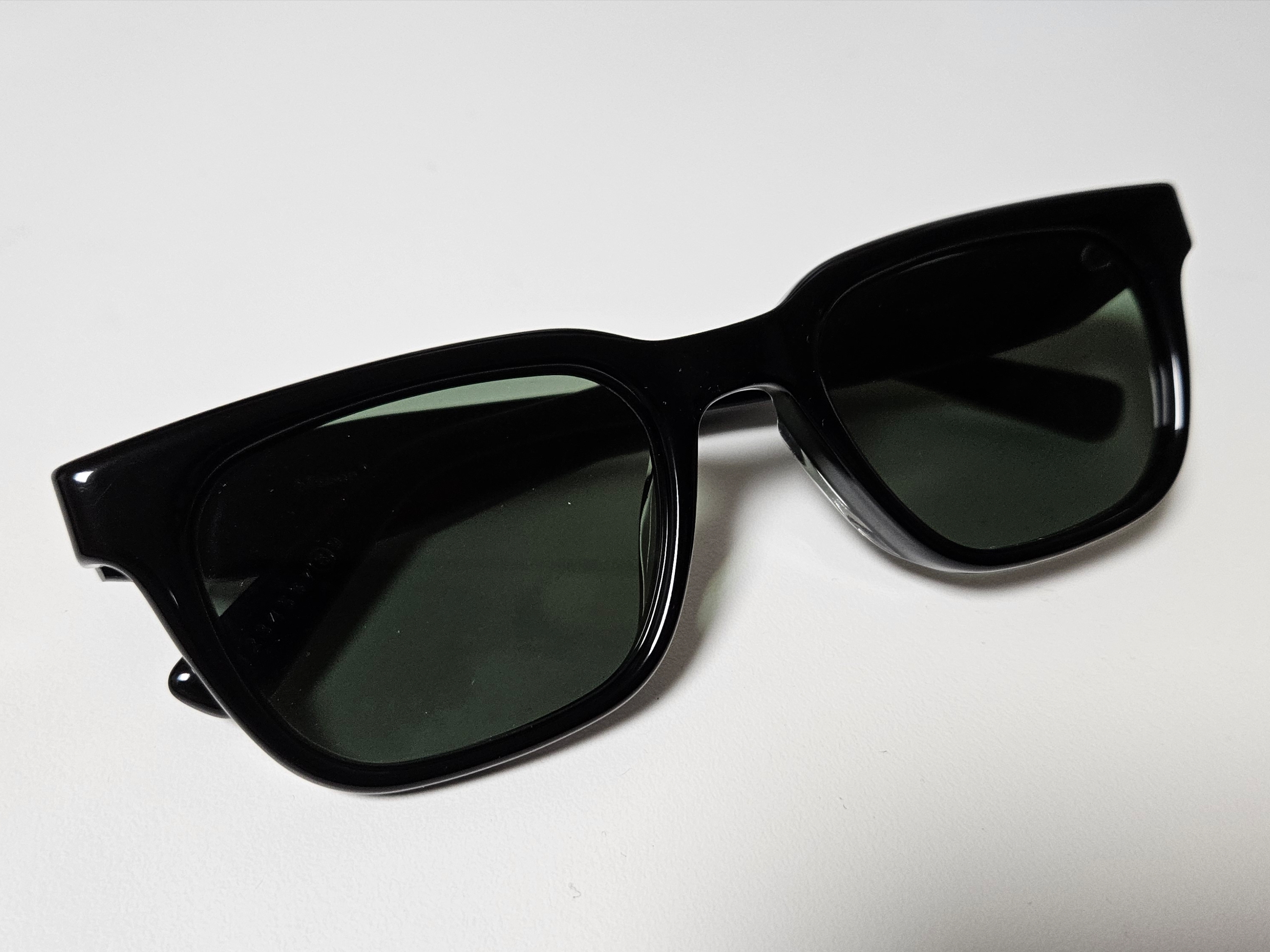 Gentle Monster x Maison Margiela MM110 Black Black 착용 스타일 - 2