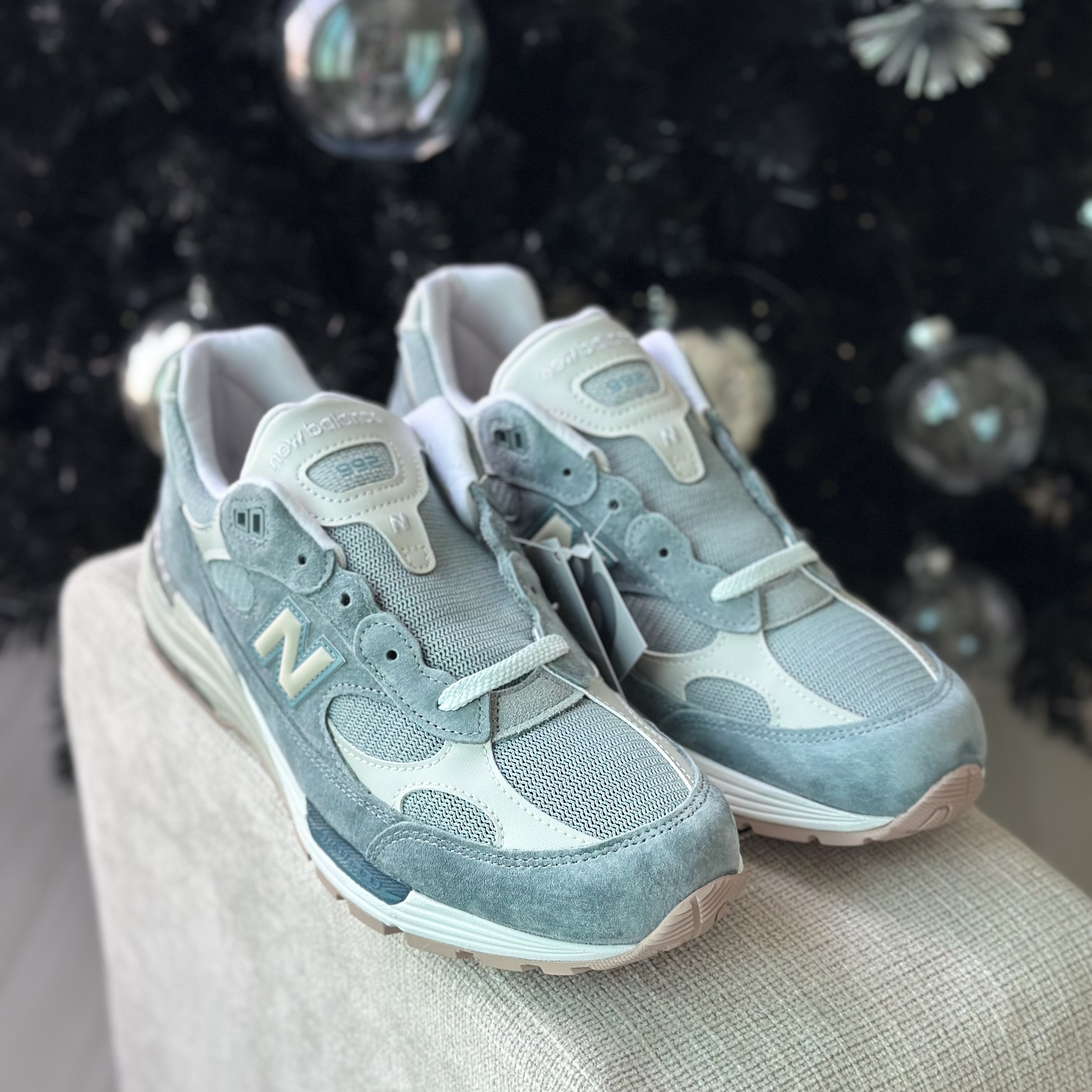 New Balance x Kith 992 Made in USA Aegean Blue Oyster 착용 스타일 - 3