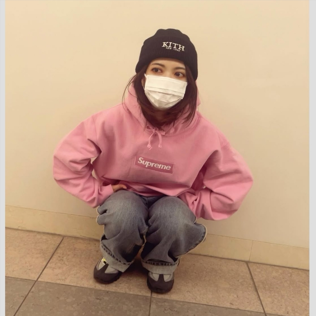 Supreme Box Logo Hooded Sweatshirt Dusty Pink - 24FW 착용 스타일 - 1