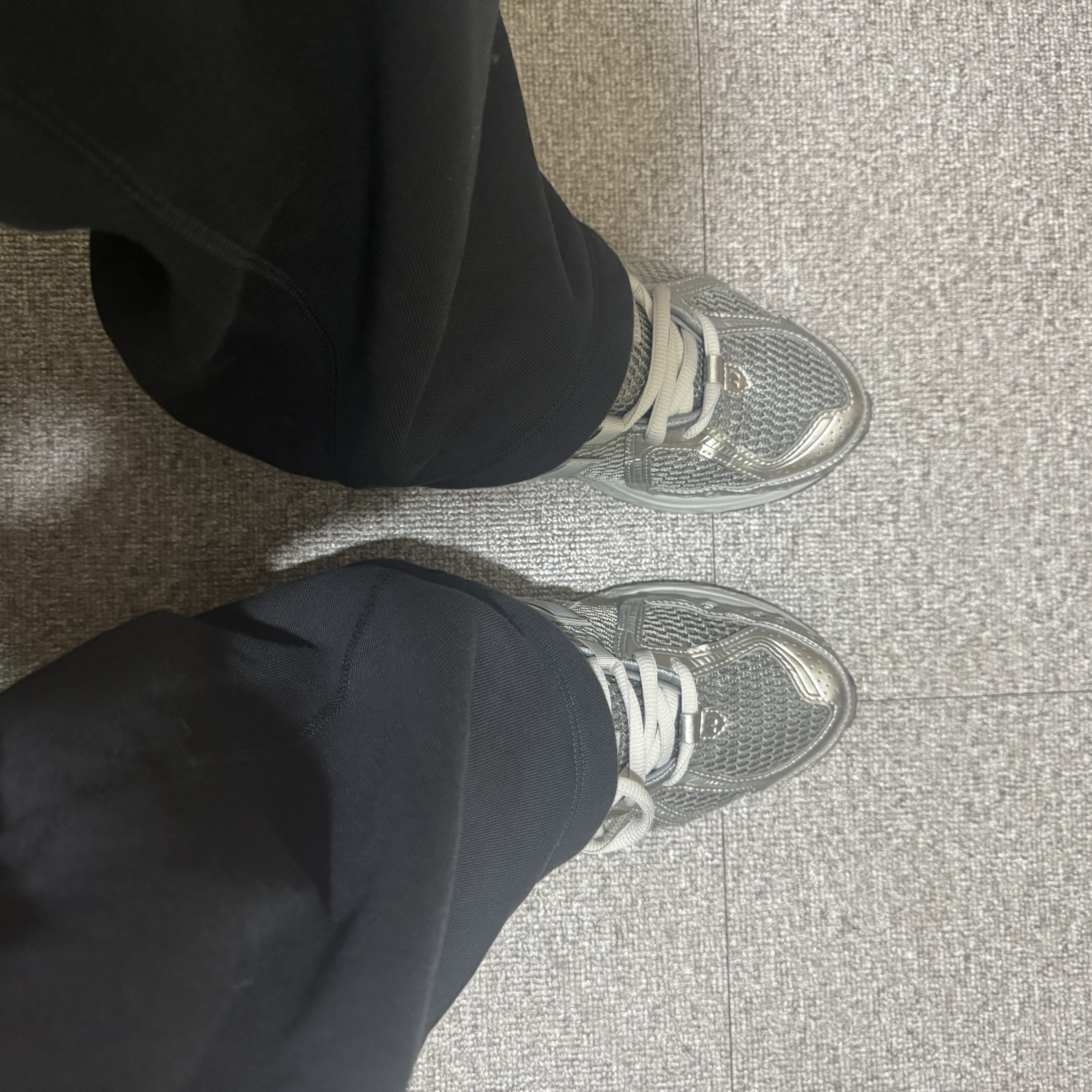 New Balance 1906R Harbor Grey Silver Metalic 착용 스타일