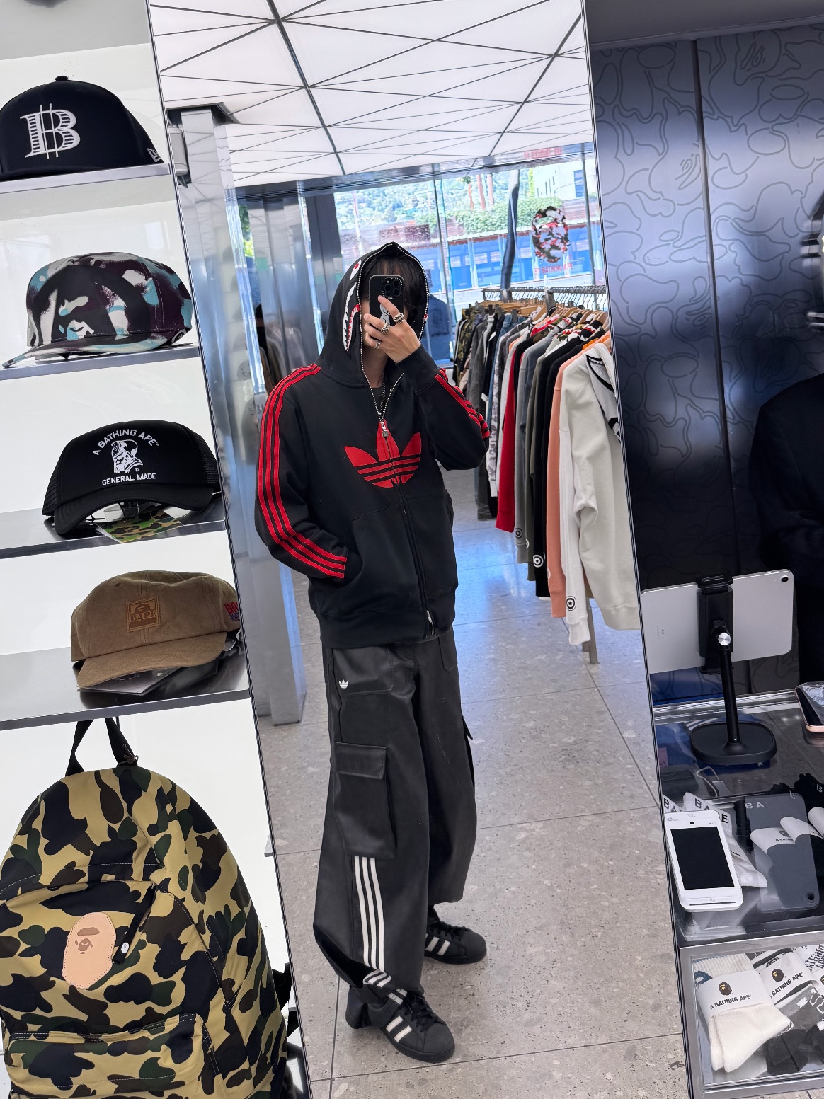 Adidas x BAPE Ultimate Shark Hoodie Black - US Sizing, Adidas x BAPE Ultimate Shark Hoodie Black - KR Sizing 착용 스타일 - 1