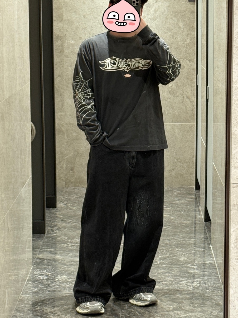 Saint Mxxxxxx x Teflon Disco Insanity Miles Lasalle L/S T-Shirt Black - 25SS, Balenciaga 3XL Sneakers Light Beige 착용 스타일