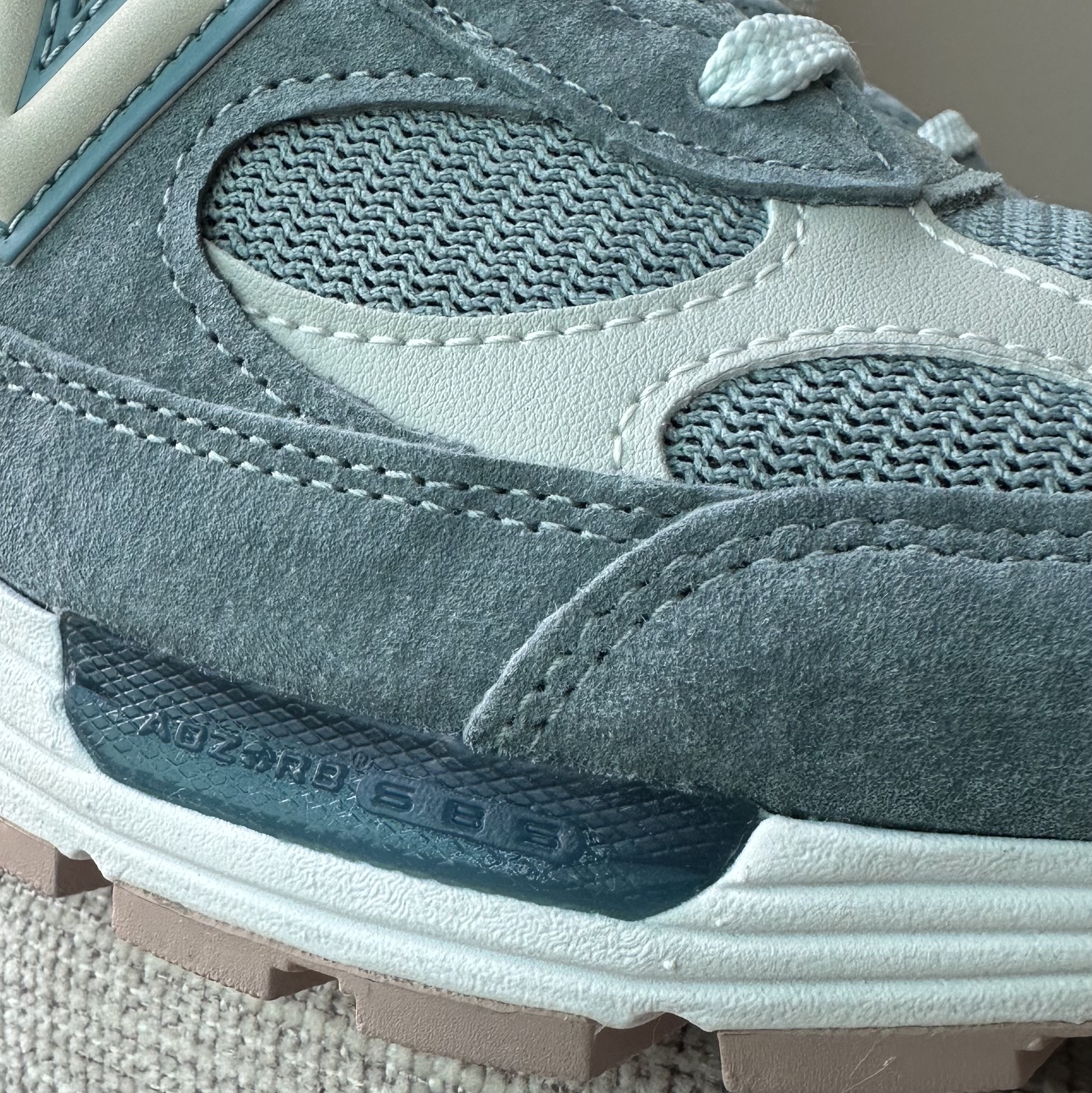 New Balance x Kith 992 Made in USA Aegean Blue Oyster 착용 스타일 - 4