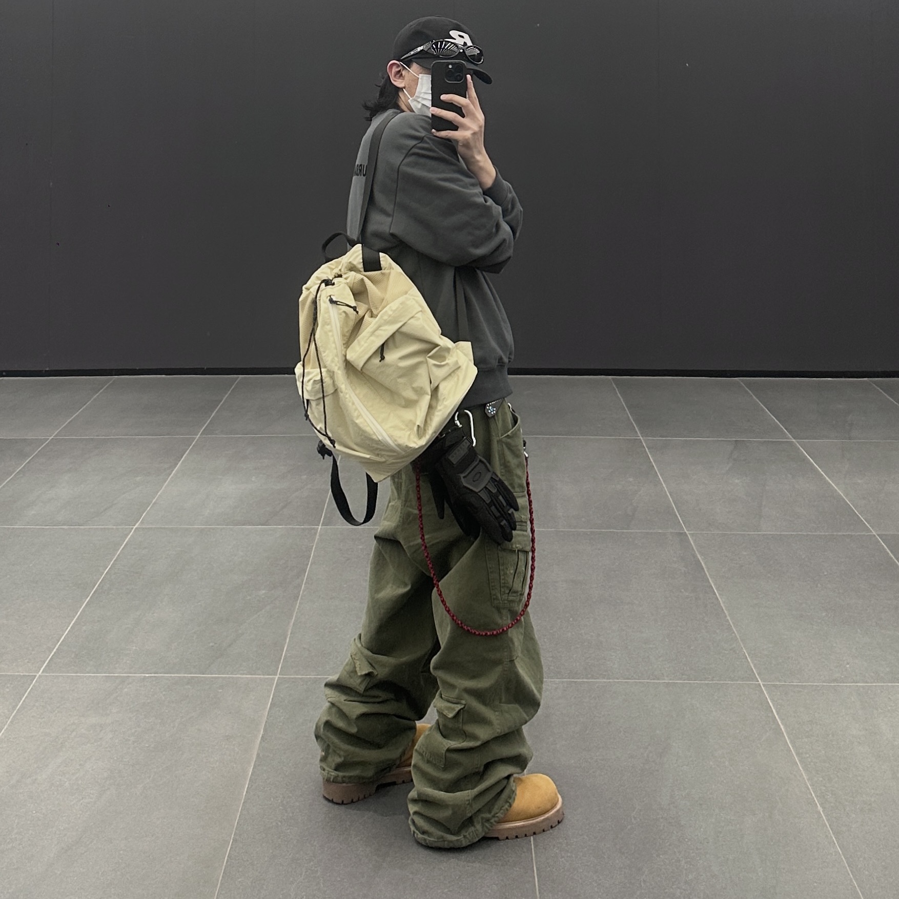 Nonnod Double Pocket Cargo Pants Vintage Khaki, Kinchi x My Name Is Peter Boots - 888 (a) Yellow 착용 스타일