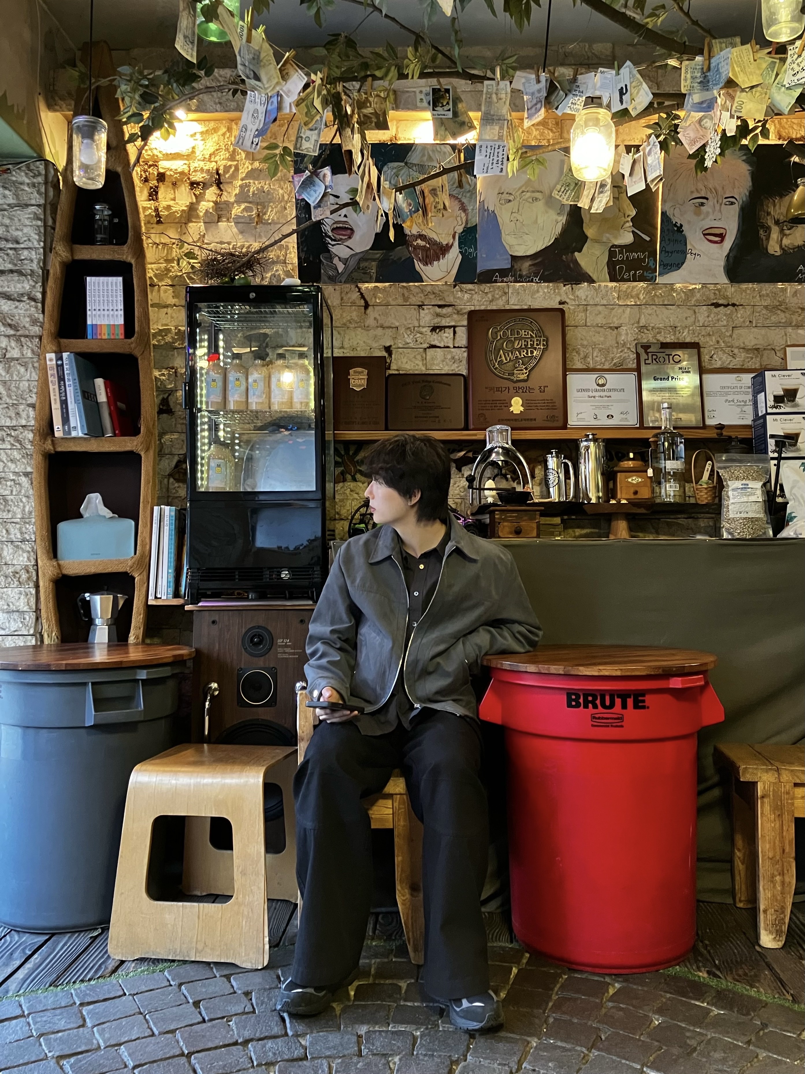 New Balance 2002 Black, New Balance 2002R Black 착용 스타일 - 2