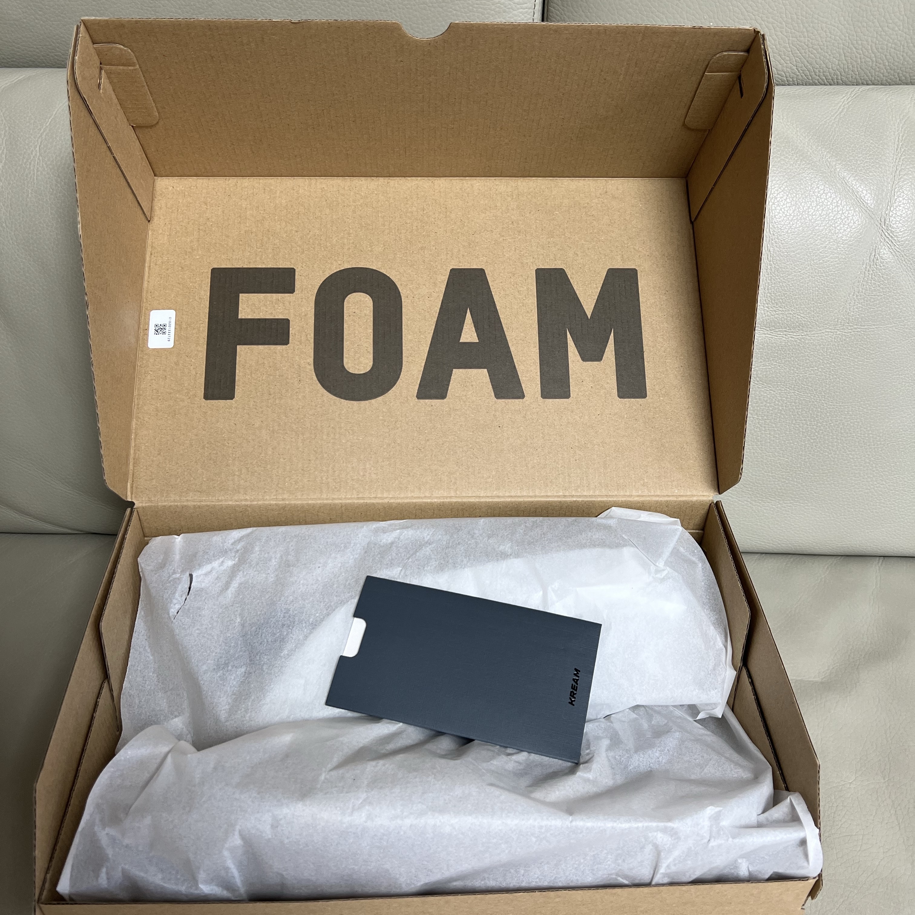 Adidas Yeezy Foam RNNR MX Cinder 착용 스타일