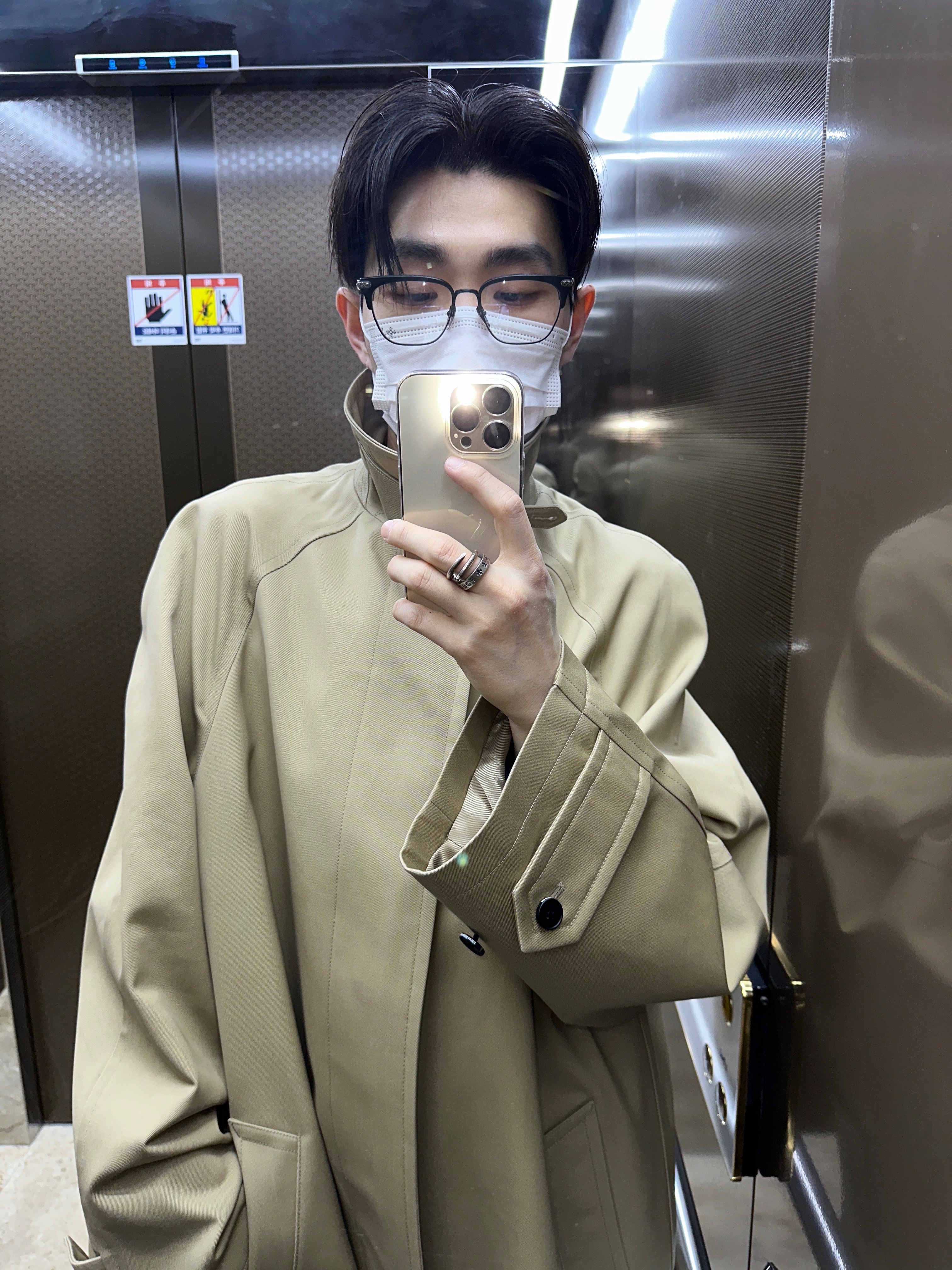 발렌시아가 컴뱃 스트라이크 20mm 부츠 카키 착용 스타일 - 1