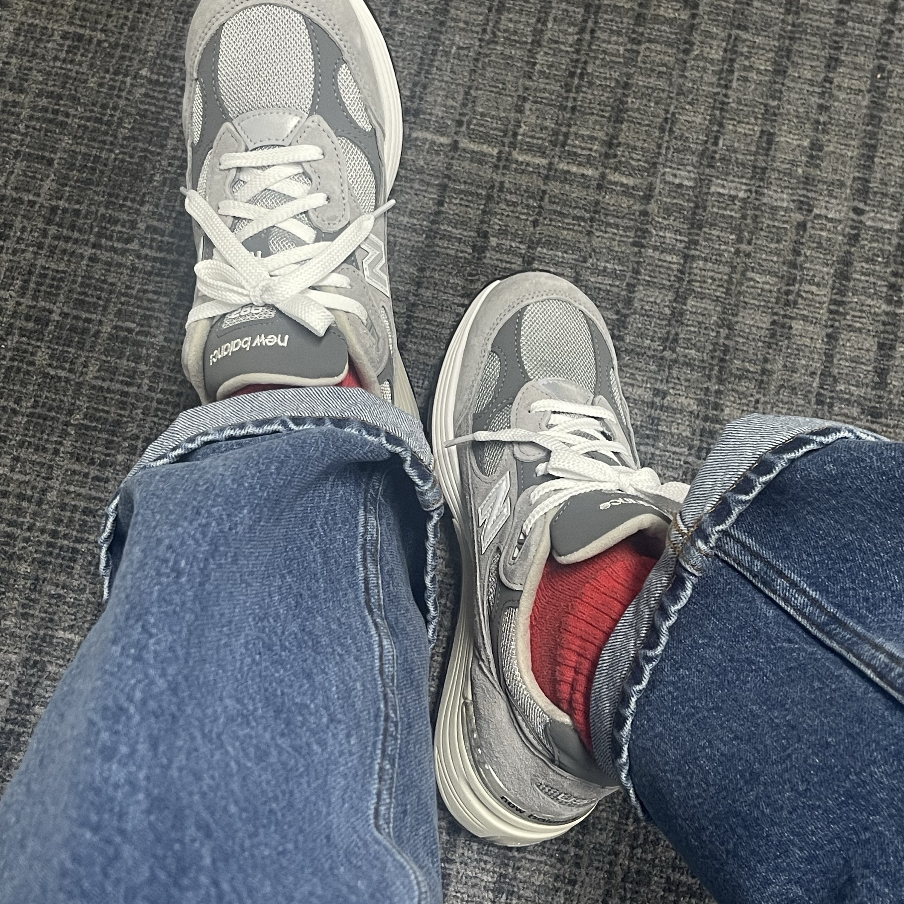 New Balance 992 Made in USA Core Grey Silver Metallic 착용 스타일 - 2