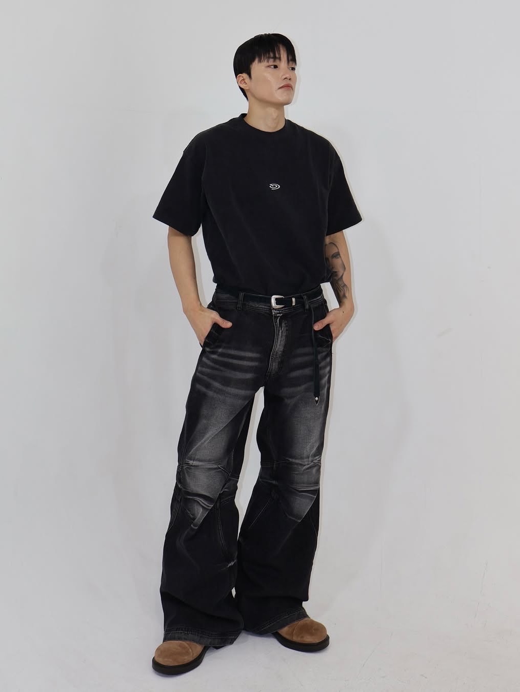 BLR Double Yoke Biker Washing Denim Pants Black (RENEW.) 착용 스타일 - 2
