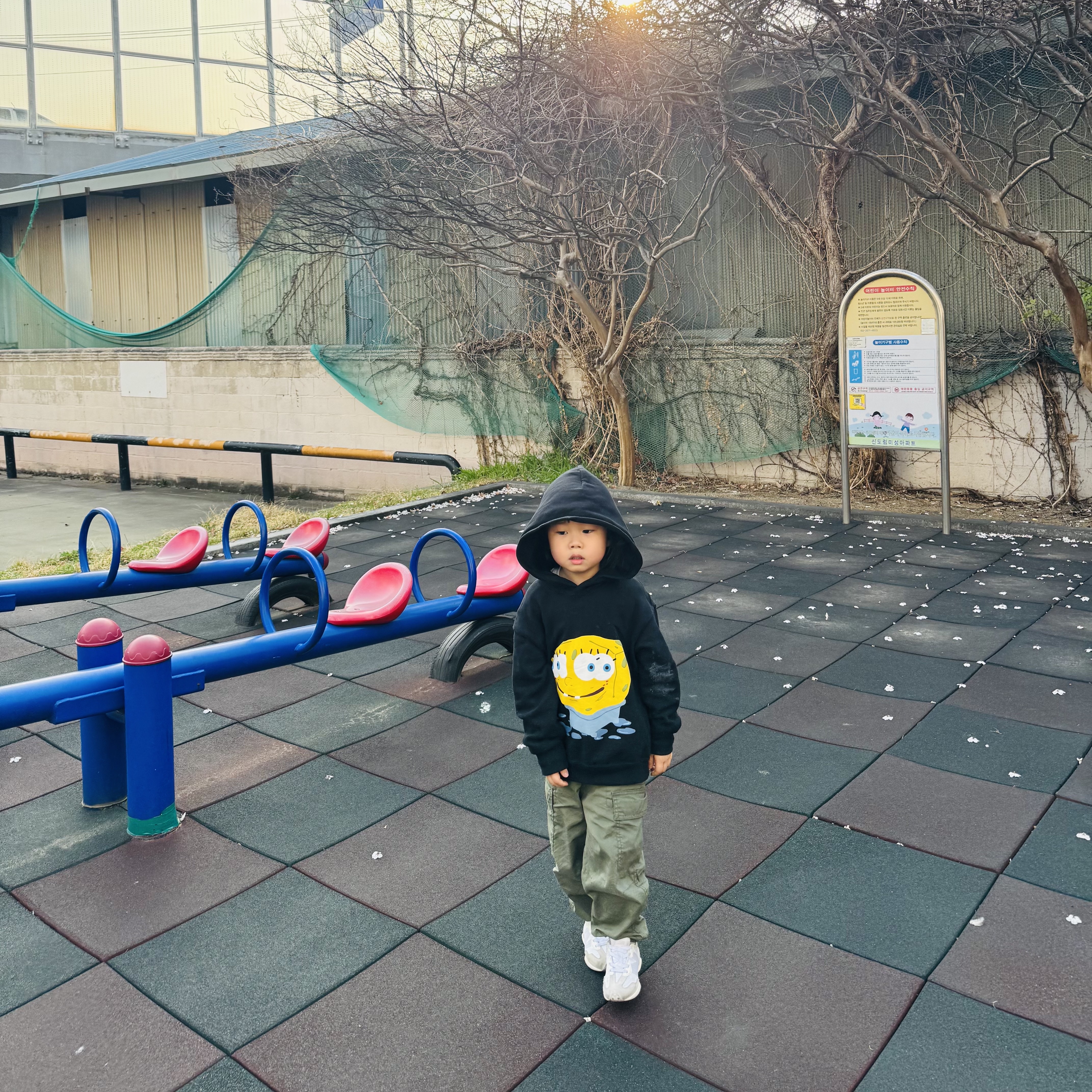 (TD) New Balance 327 Moonbeam - W Wide, (Kids) Uniqlo UT x CPFM x SpongeBob Sweat Pull Parka B Black - KR 착용 스타일 - 3